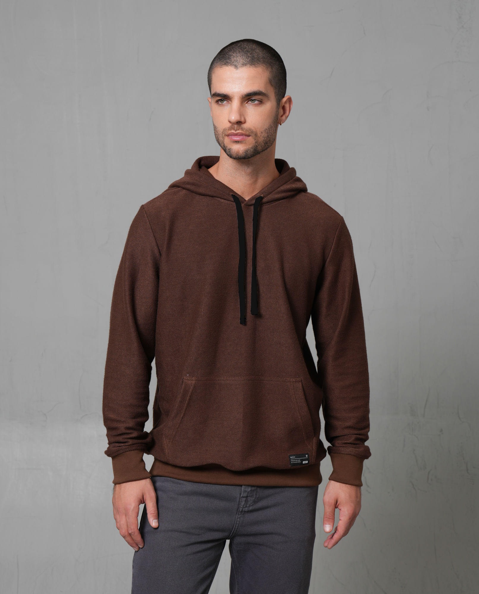 Buzo con capucha y bolsillo canguro para hombre