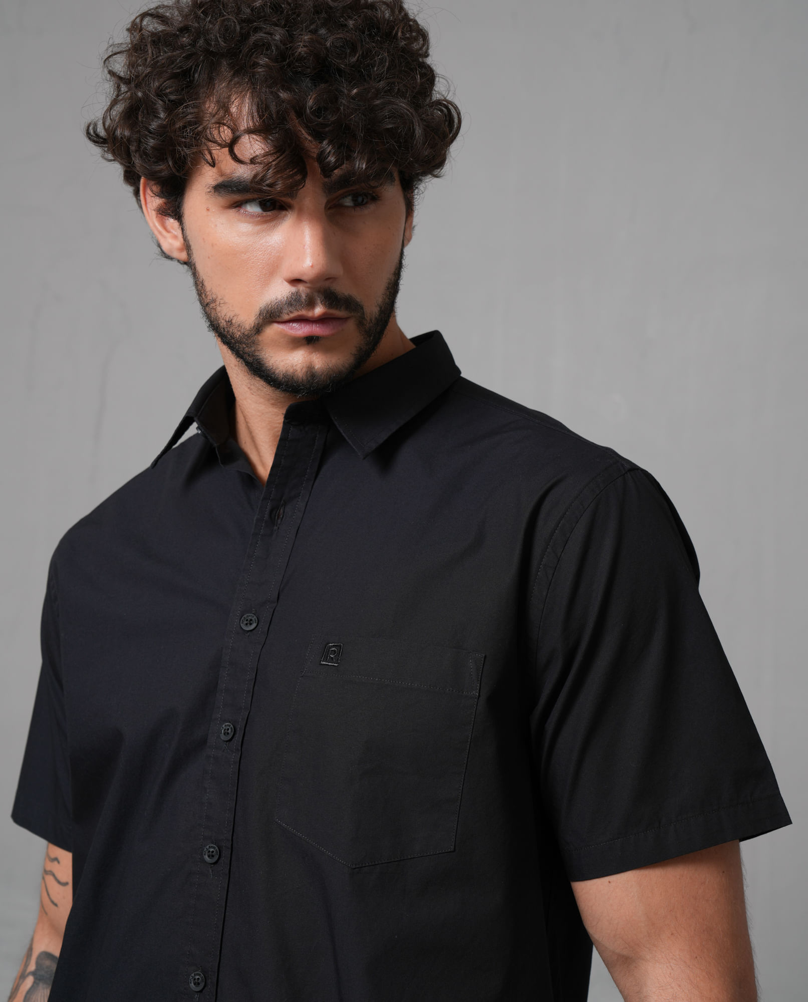 Camisa manga corta con bordado para hombre