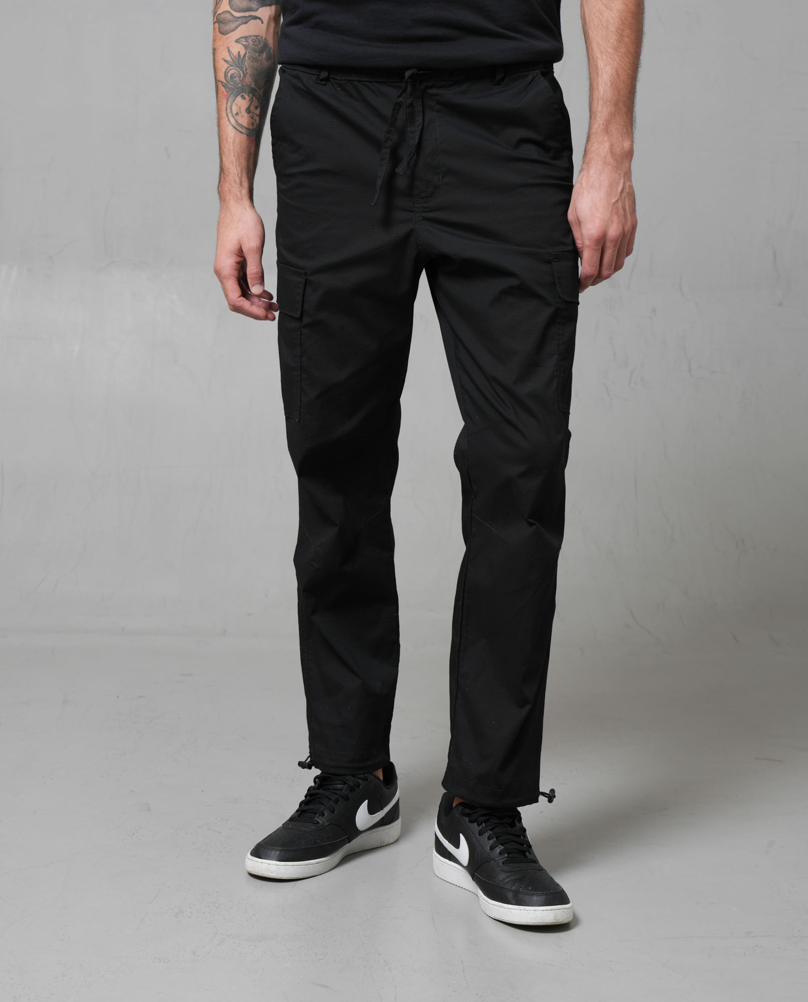 Pantalón tipo cargo para hombre