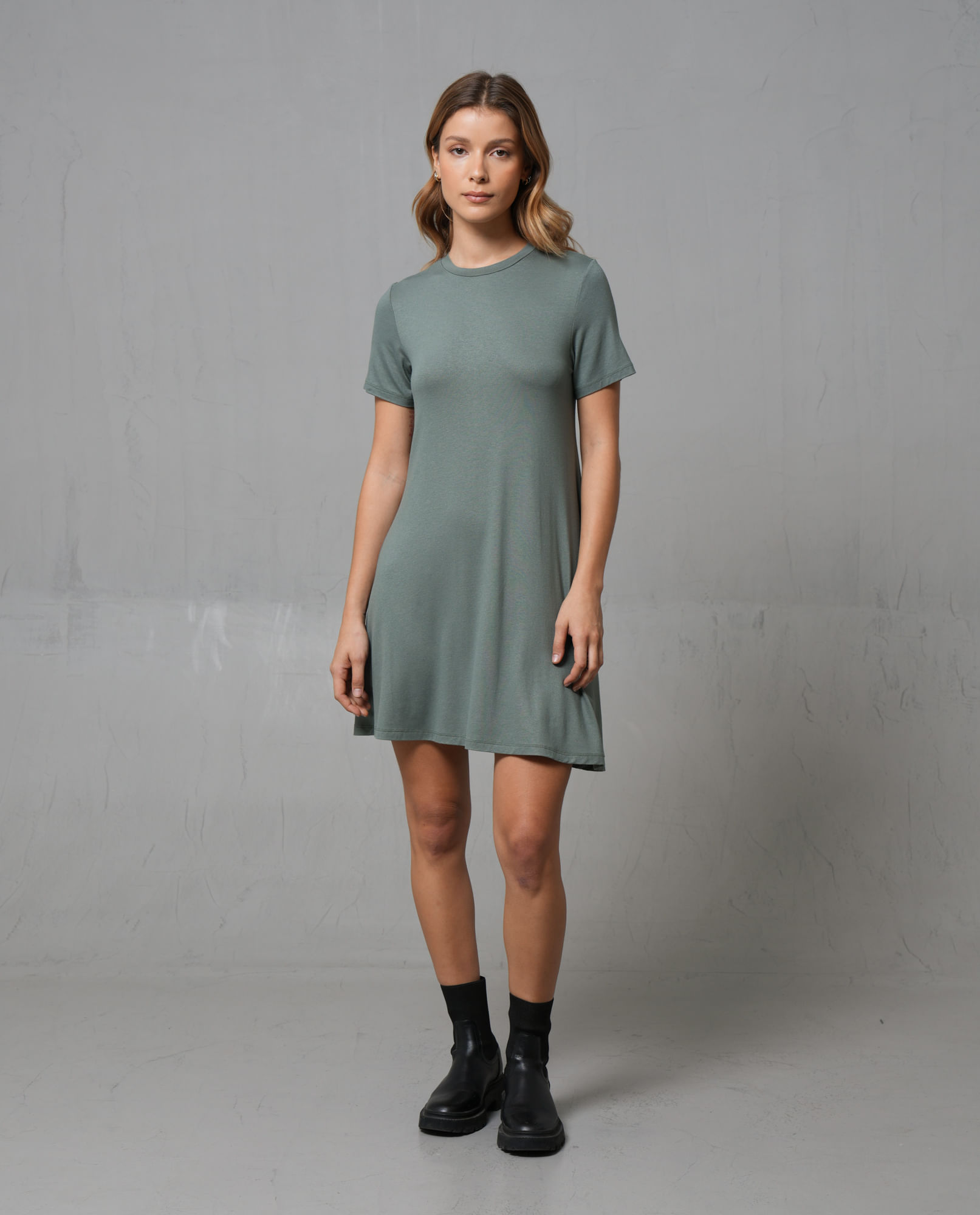 Vestido corto cuello redondo para mujer