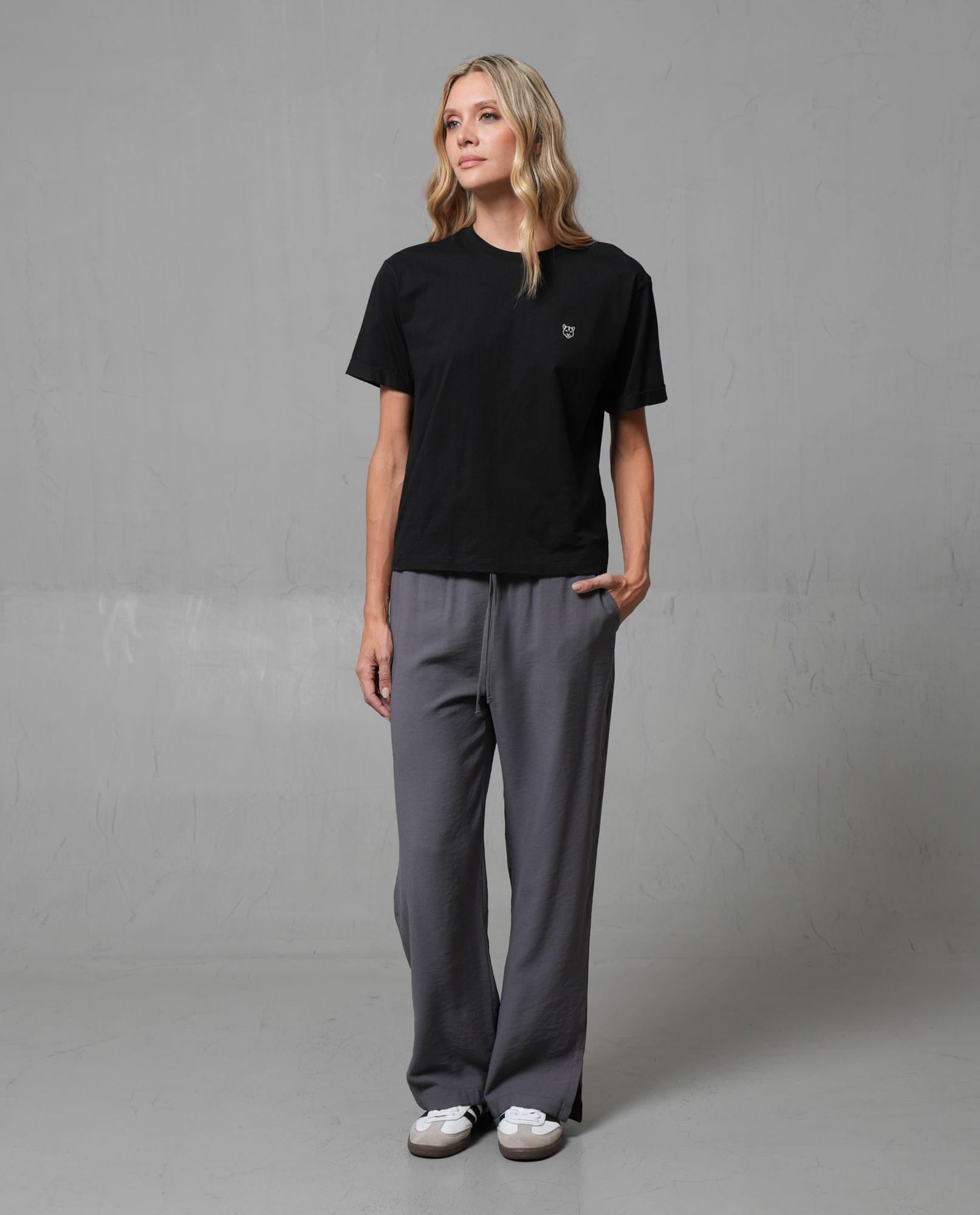 Pantalón con cintura elástica y abertura en bota para mujer