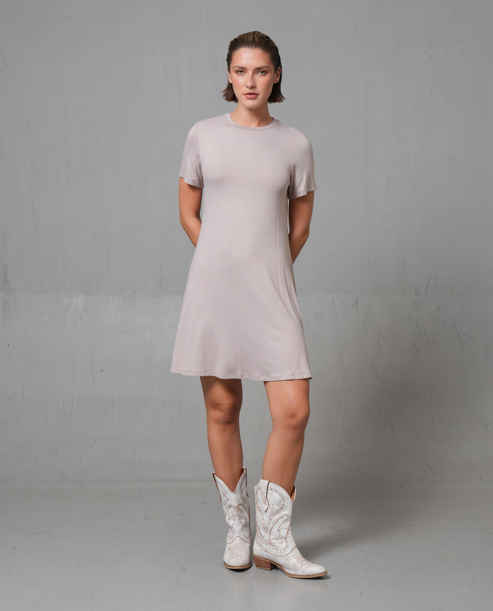 Vestido corto cuello redondo para mujer