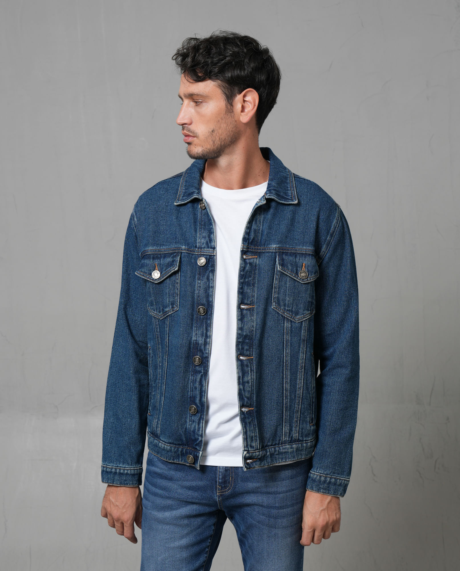 Chaqueta trucker tono oscuro para hombre