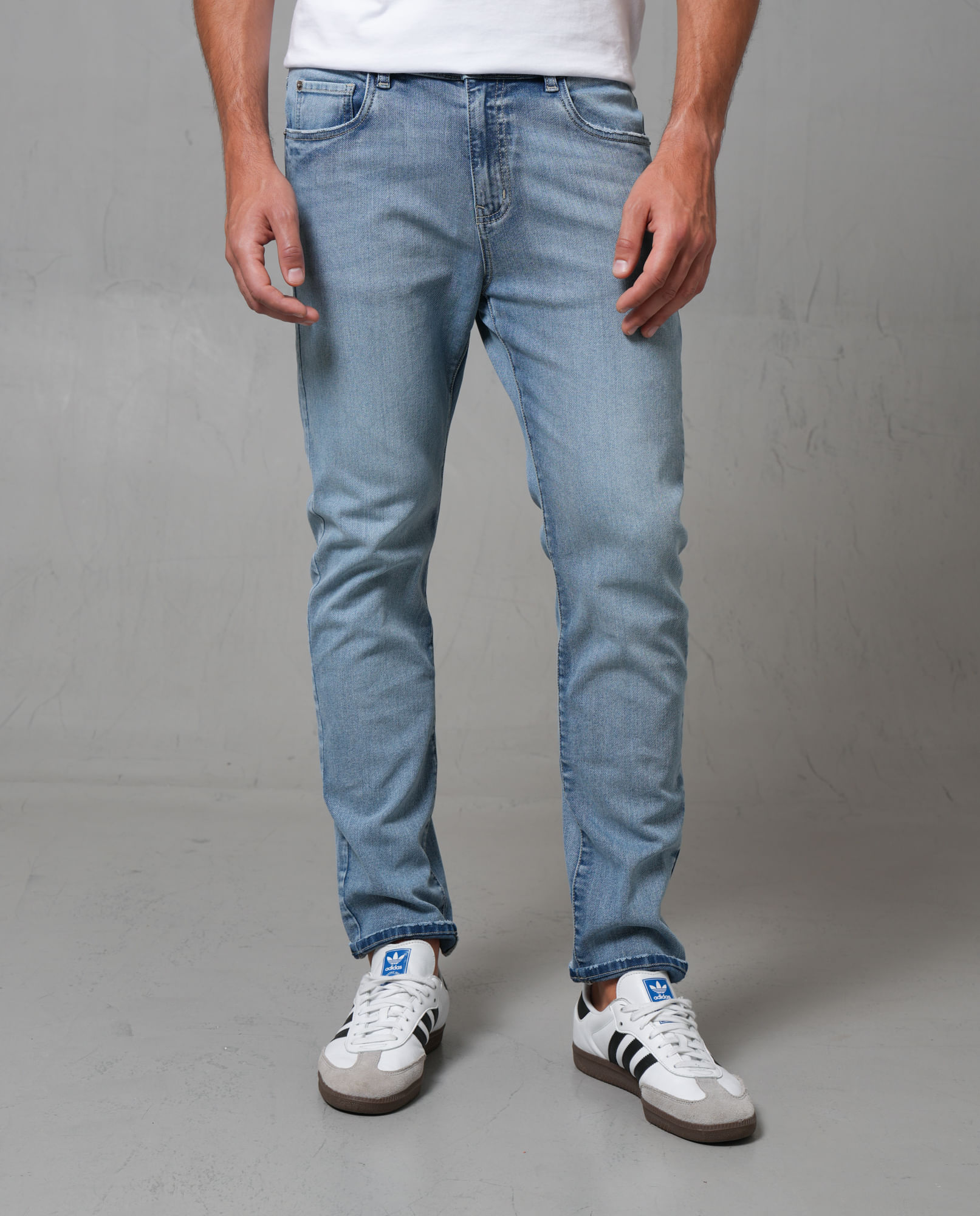 Jean slim tono claro para hombre