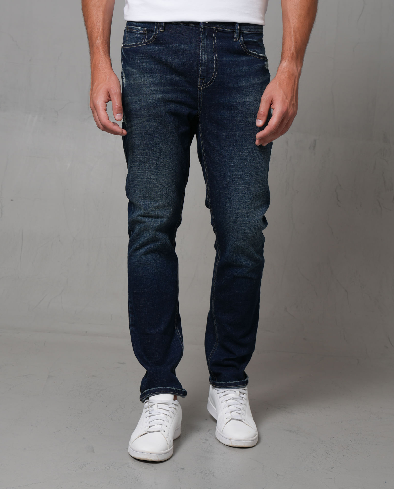 Jean Classic tono medio y iluminaciones en muslo para hombre