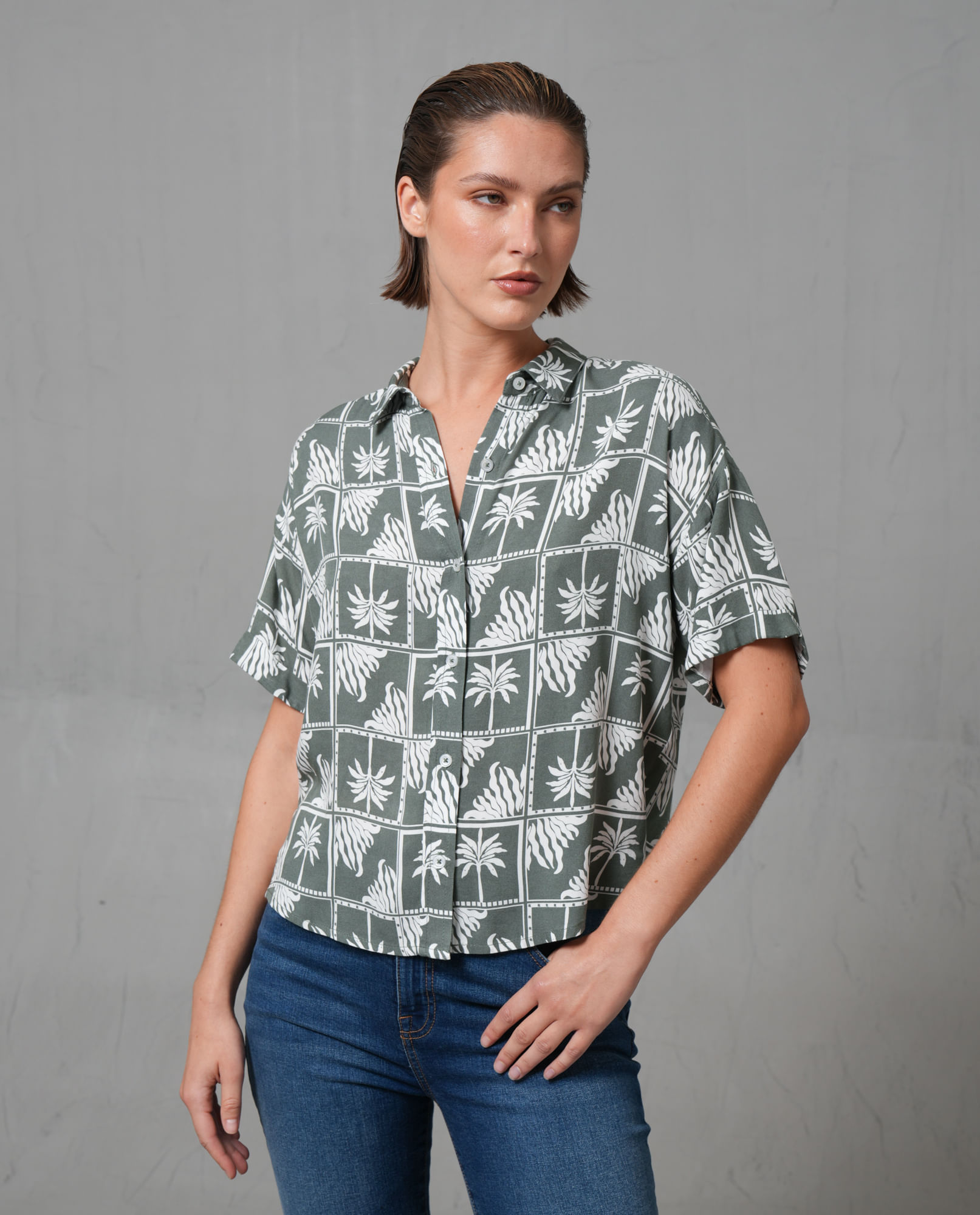 Camisa resort con estampado full print para mujer