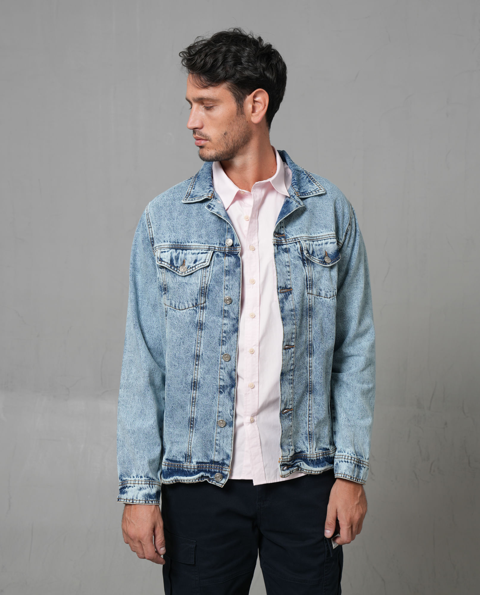 Chaqueta en denim con bolsillos para hombre