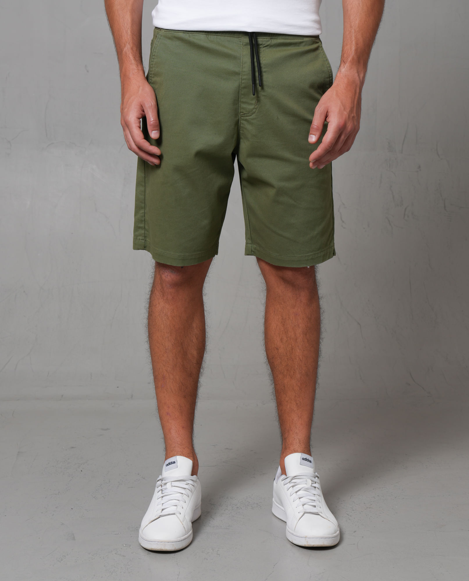 Bermuda con cordón ajustable en cintura para hombre