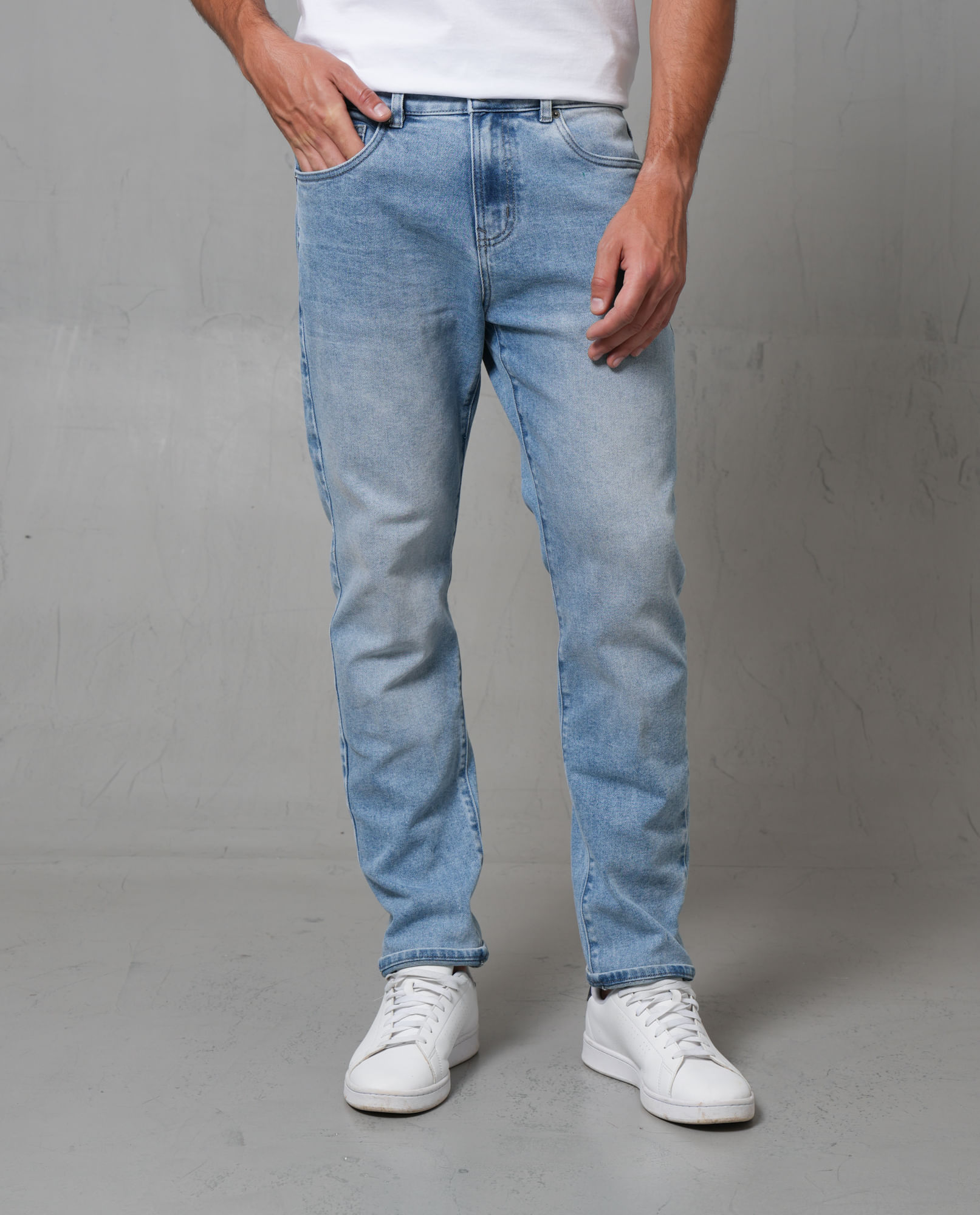 Jean Straight tono claro para hombre
