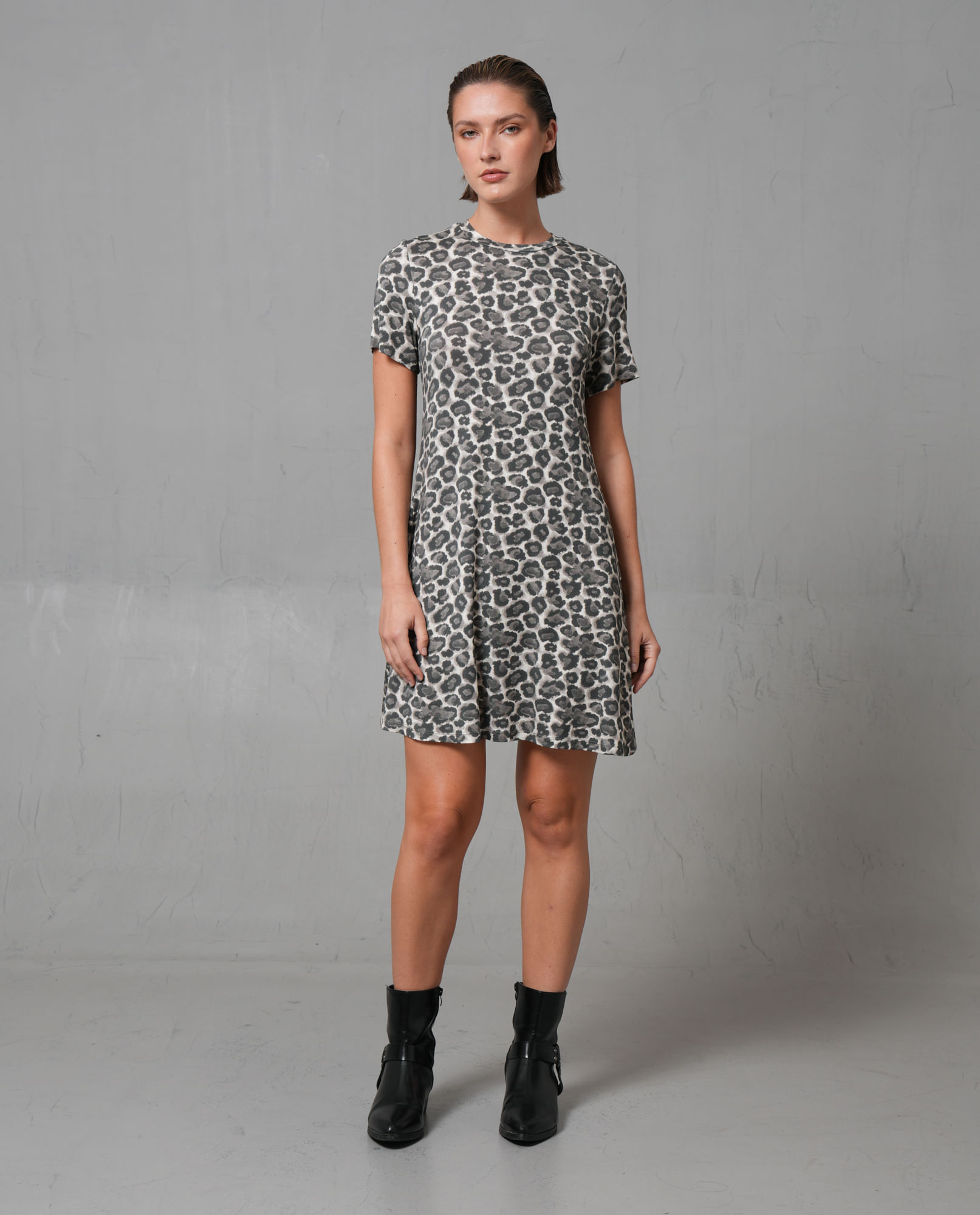 Vestido corto con diseño animal print para mujer