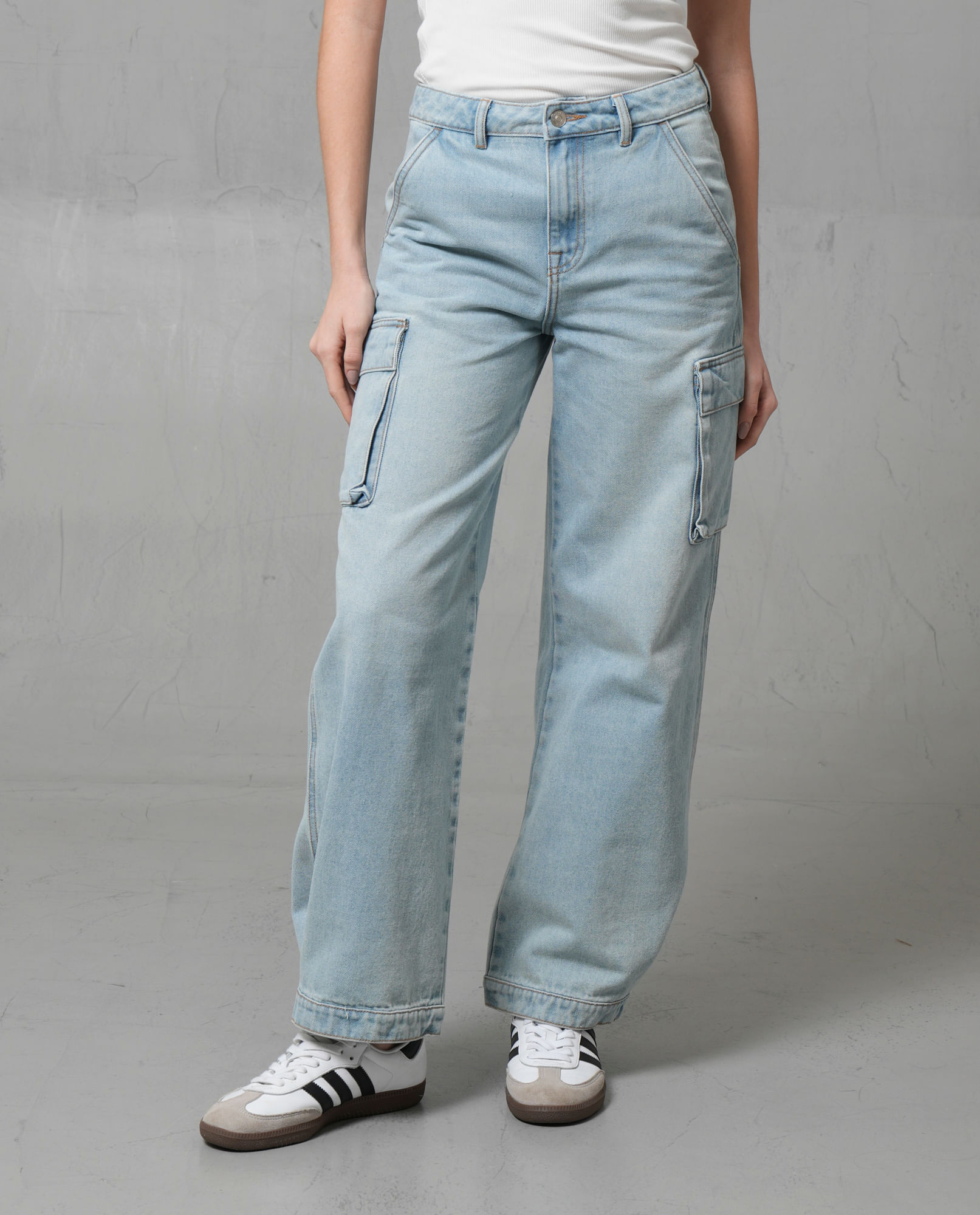 Jean Trendy tipo cargo en tono claro para mujer
