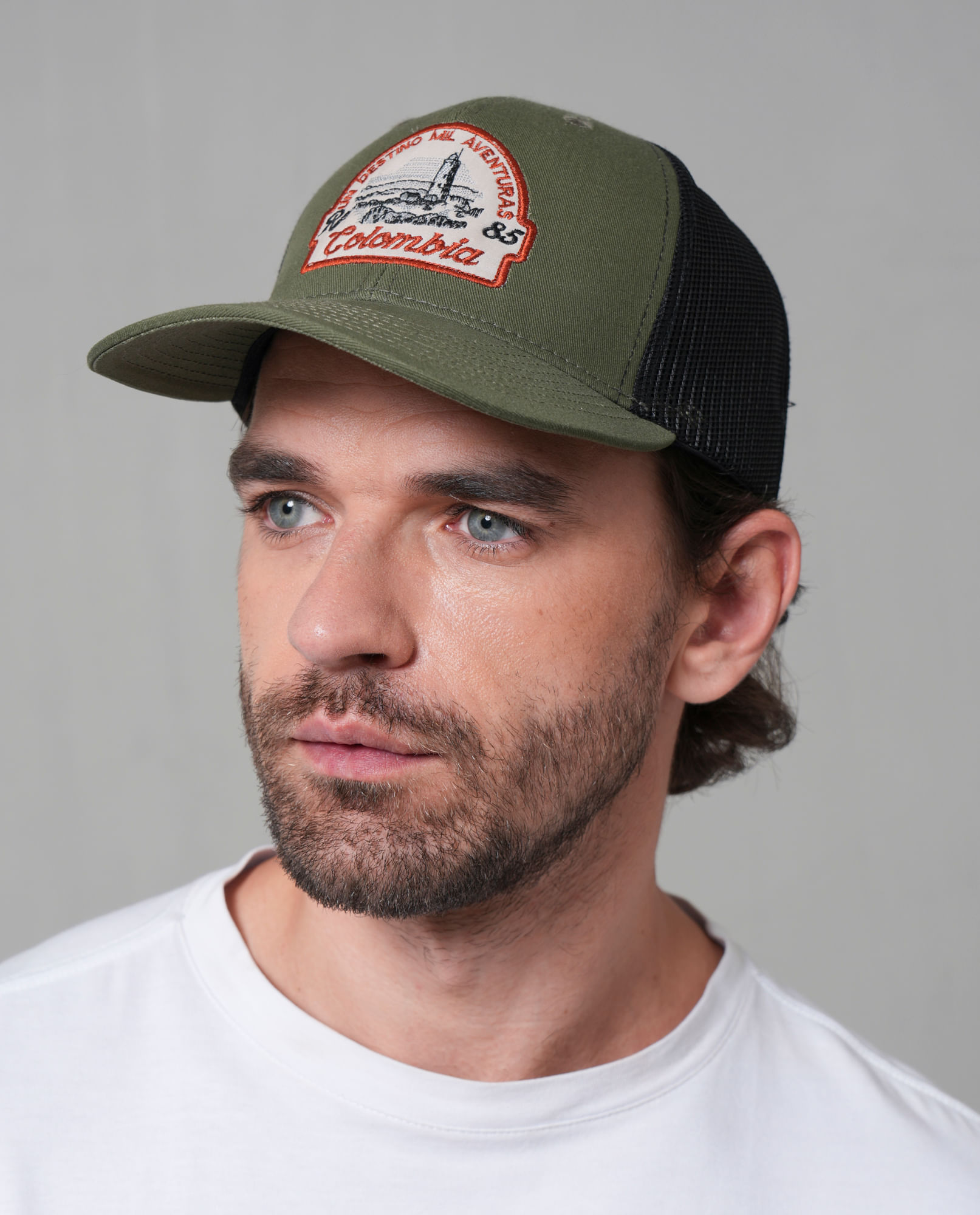 Gorra unisex verde con estampado frontal