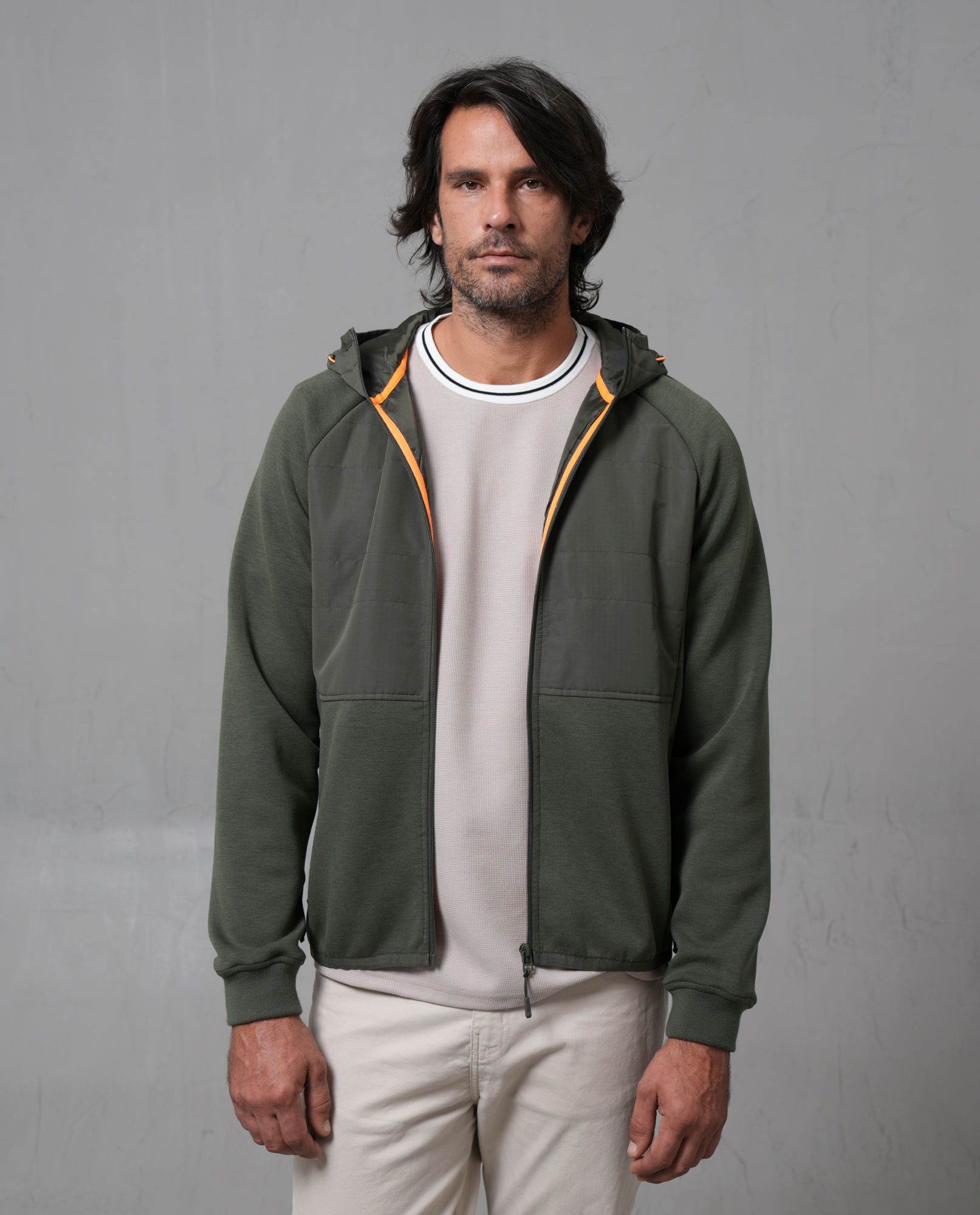 Chaqueta acolchada con capucha para hombre