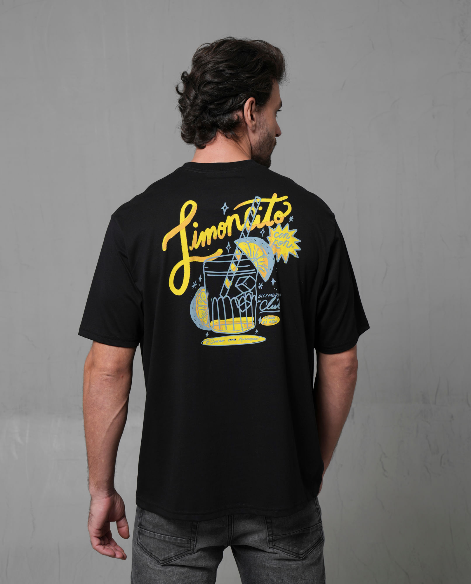Camiseta con estampado en gran formato para hombre