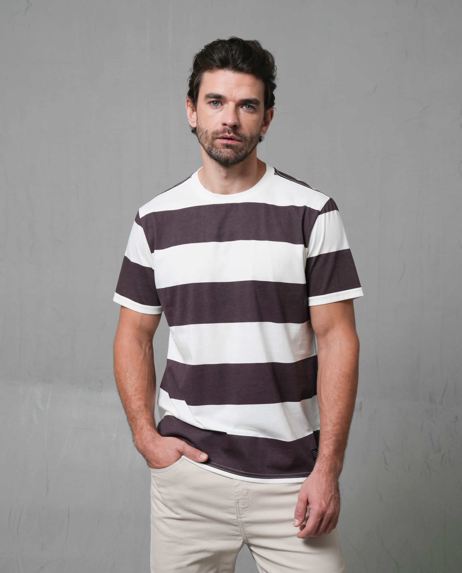 Camiseta manga corta con diseño a rayas para hombre