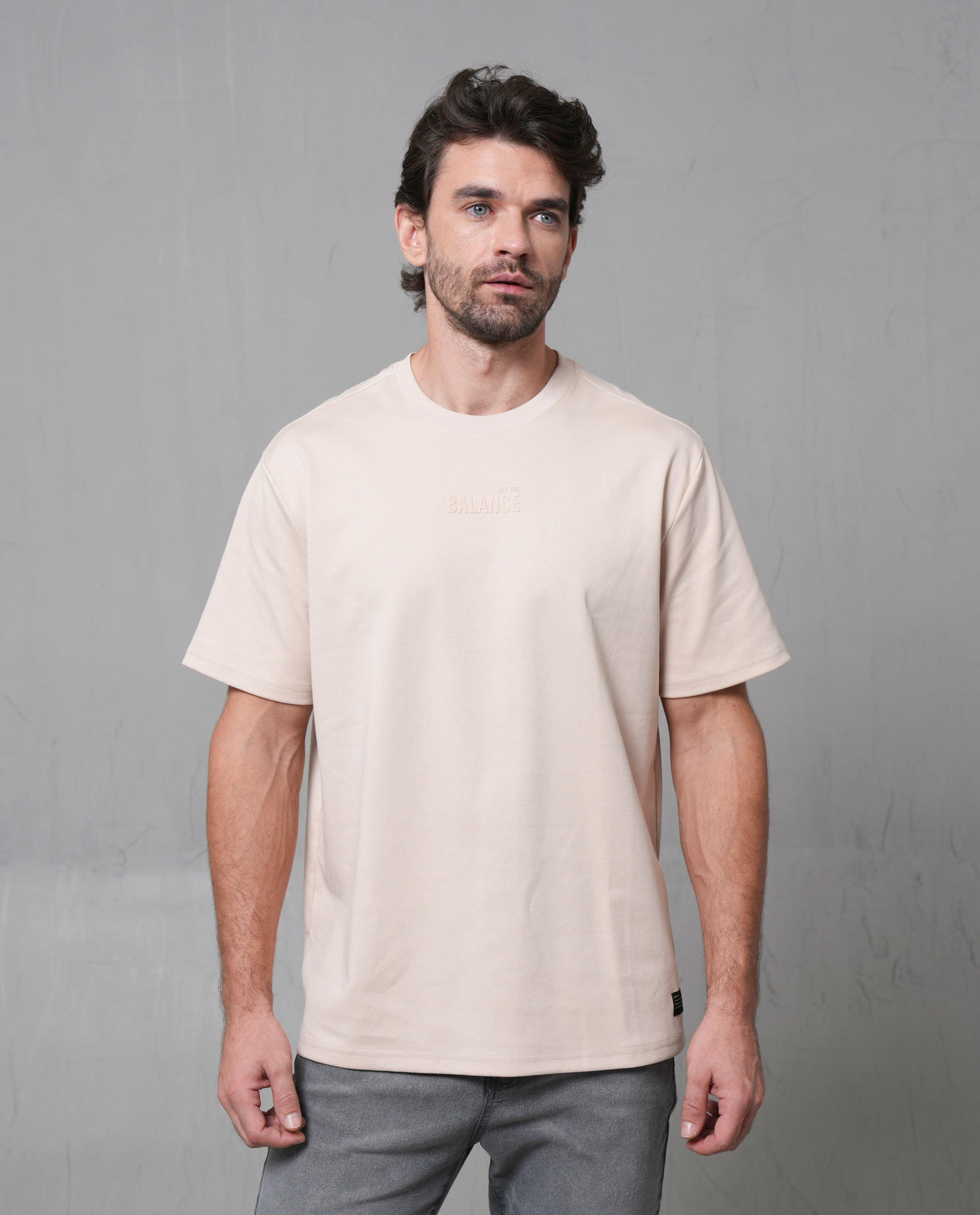 Camiseta manga corta con bordado en frente para hombre