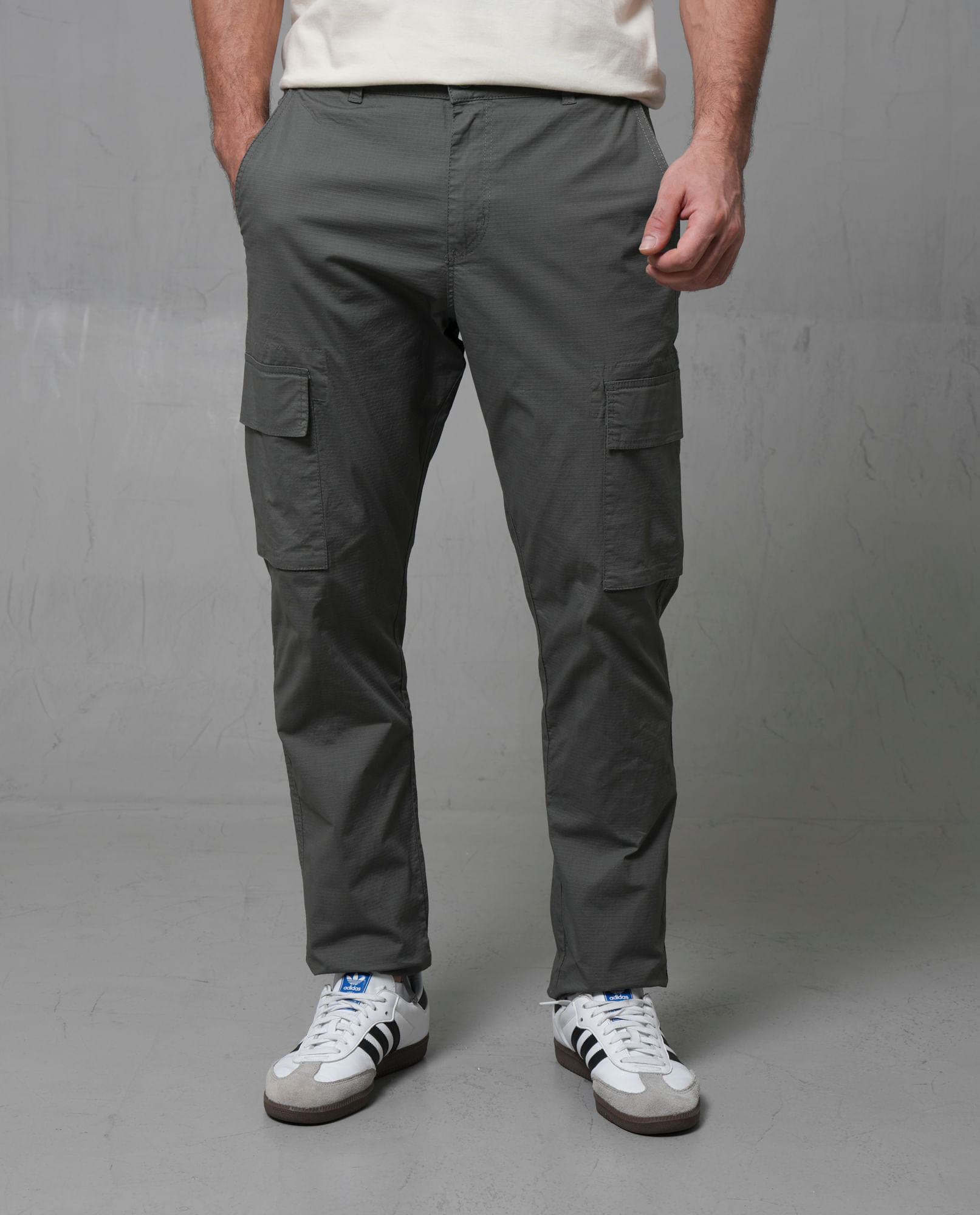 Pantalón jogger tipo cargo para hombre