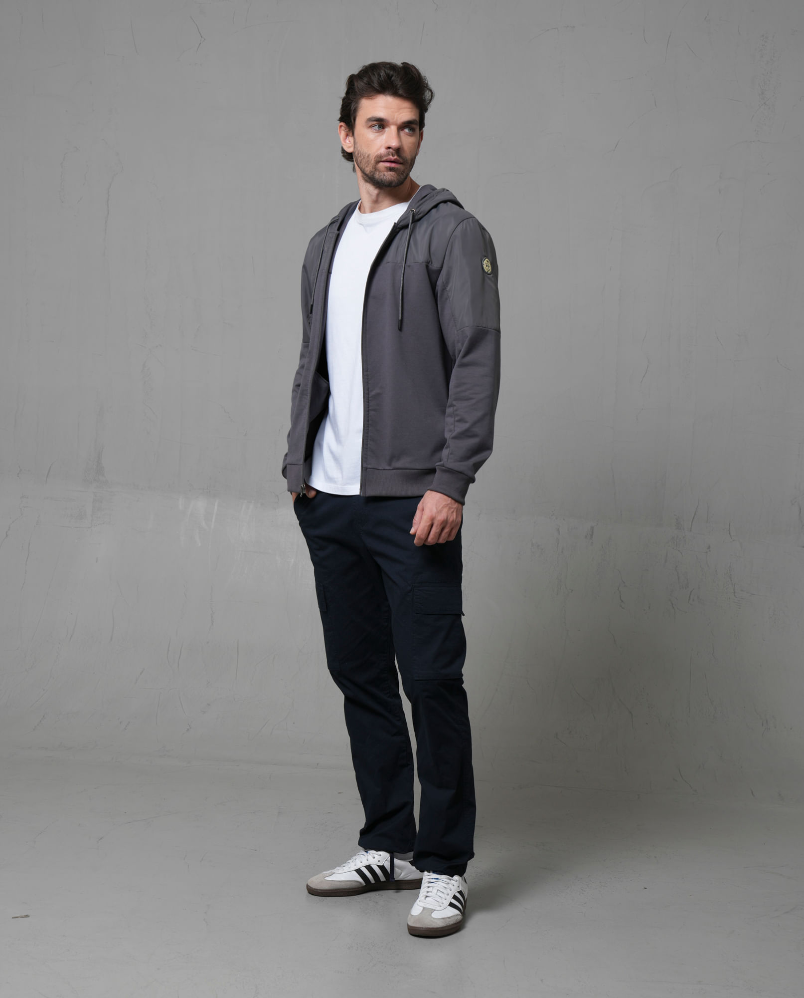 Pantalón jogger tipo cargo para hombre