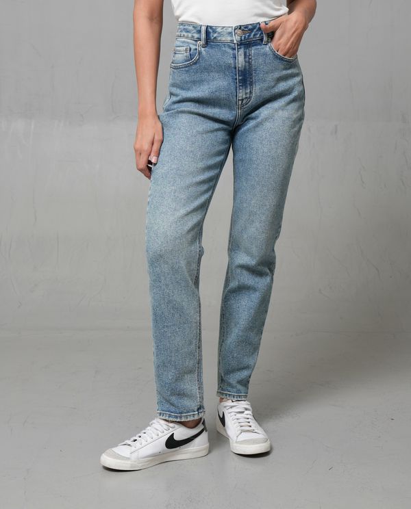 Jean Mom tiro alto en tono claro para mujer