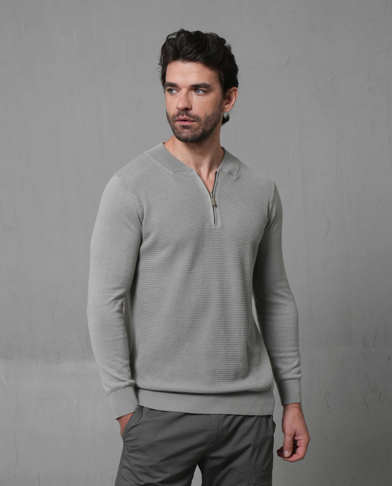 Buzo cerrado con textura y cremallera para hombre