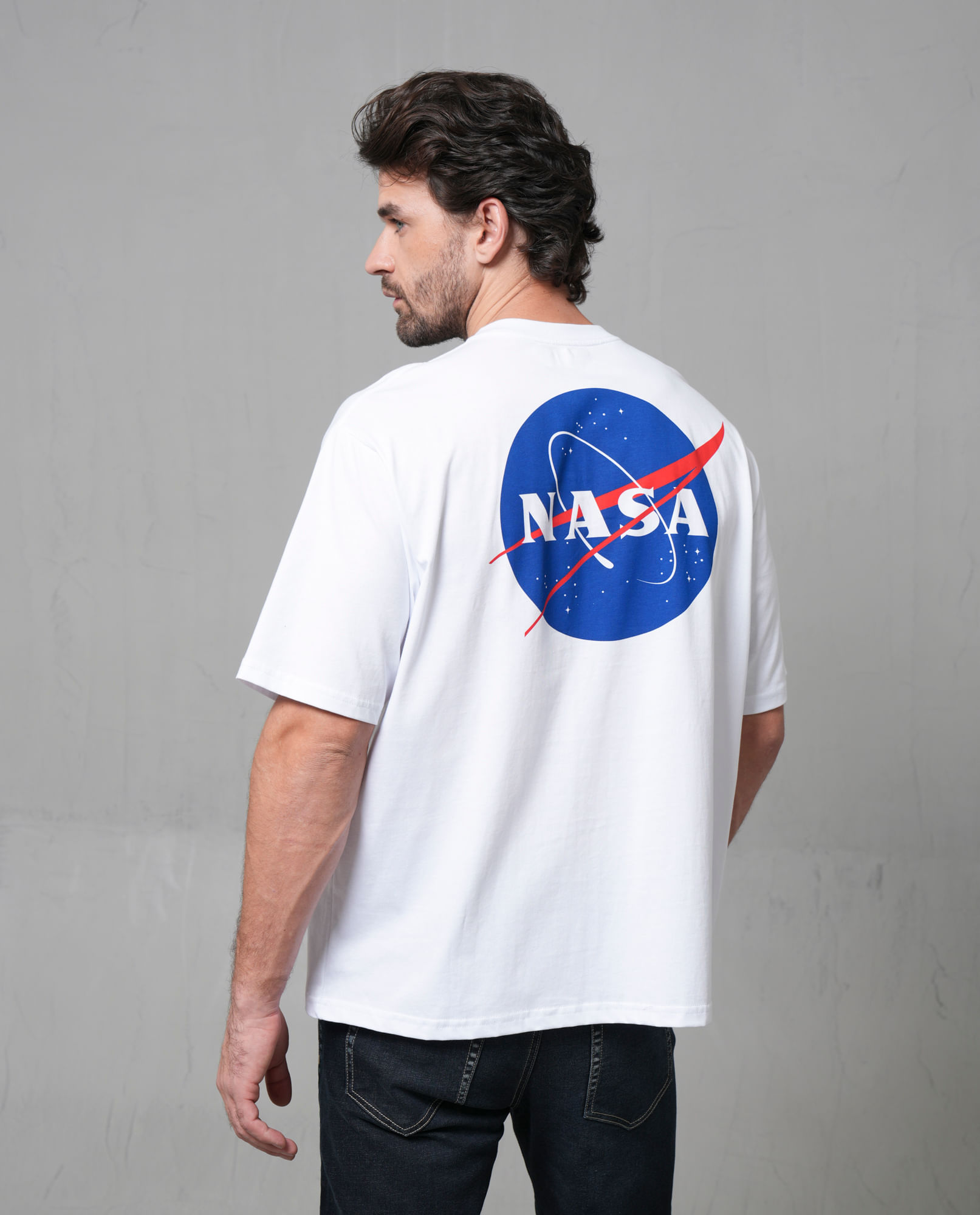 Camiseta con estampado en espalda para hombre