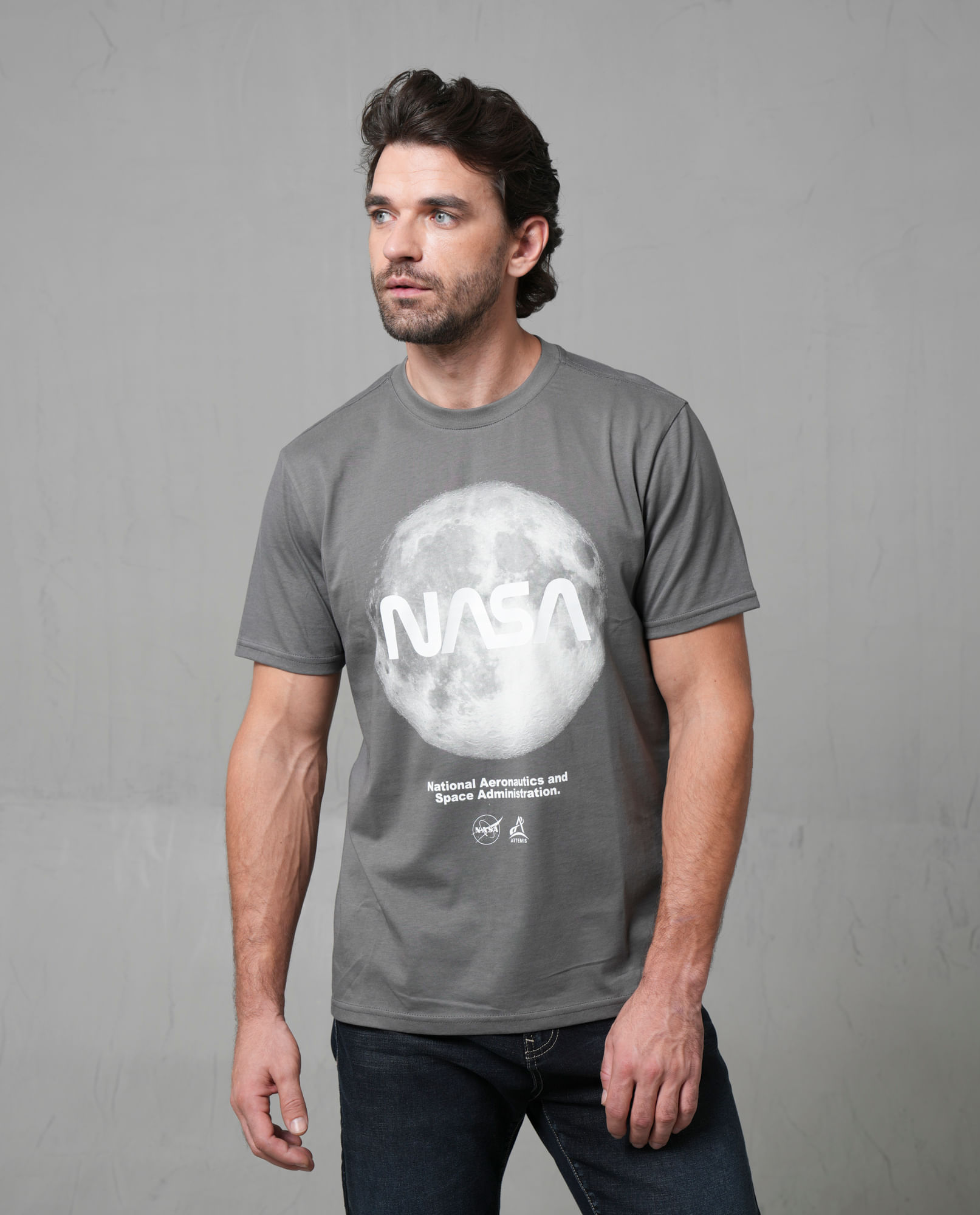 Camiseta con estampado en frente para hombre