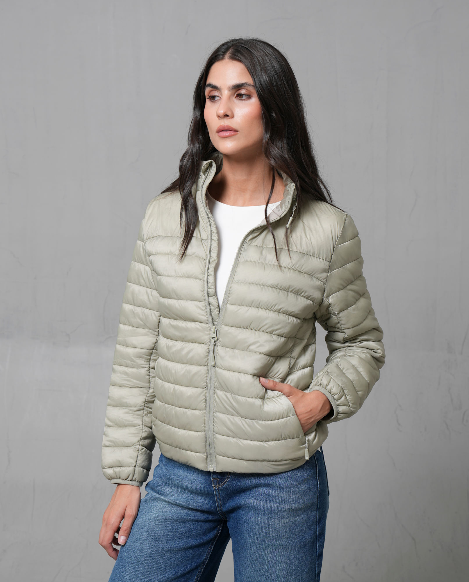 Chaqueta acolchada con capucha para mujer
