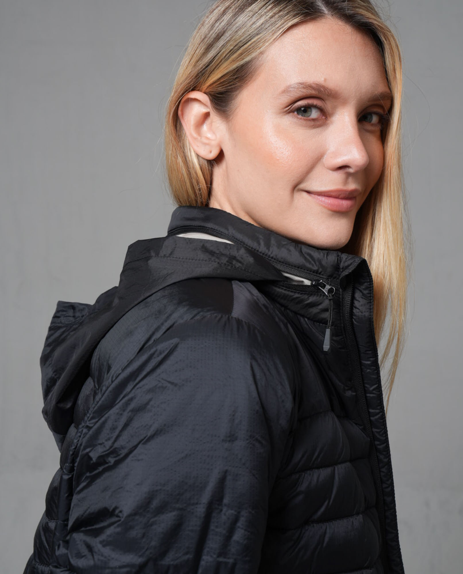 Chaqueta acolchada con capucha para mujer