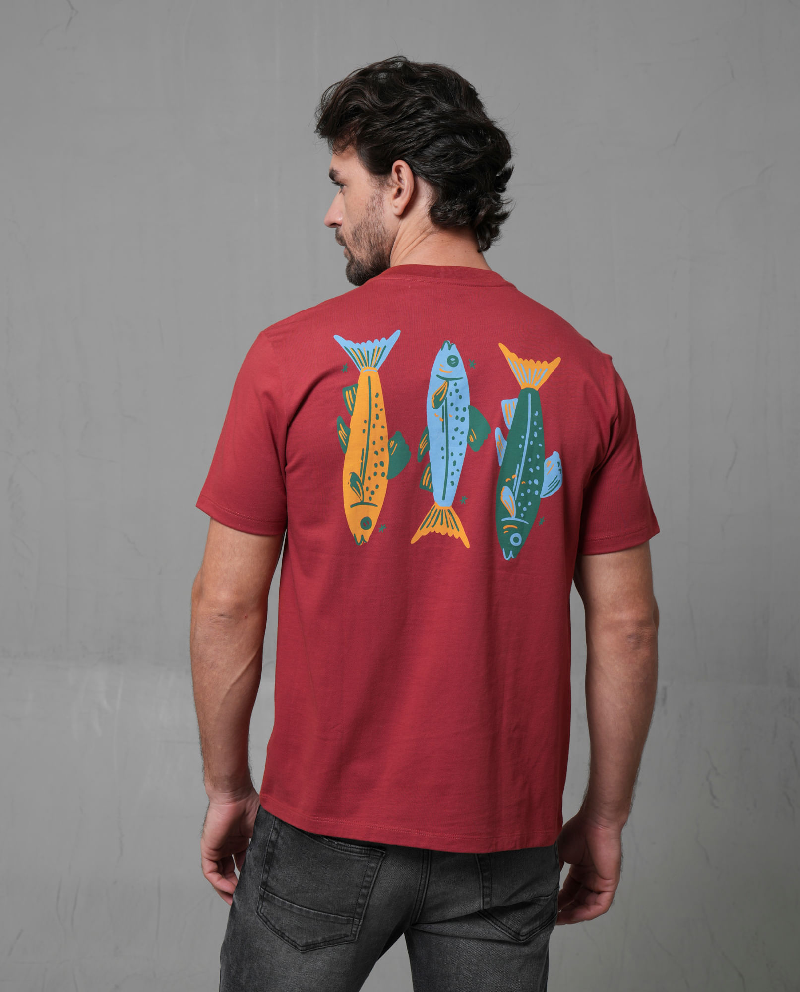 Camiseta con estampado en gran formato para hombre