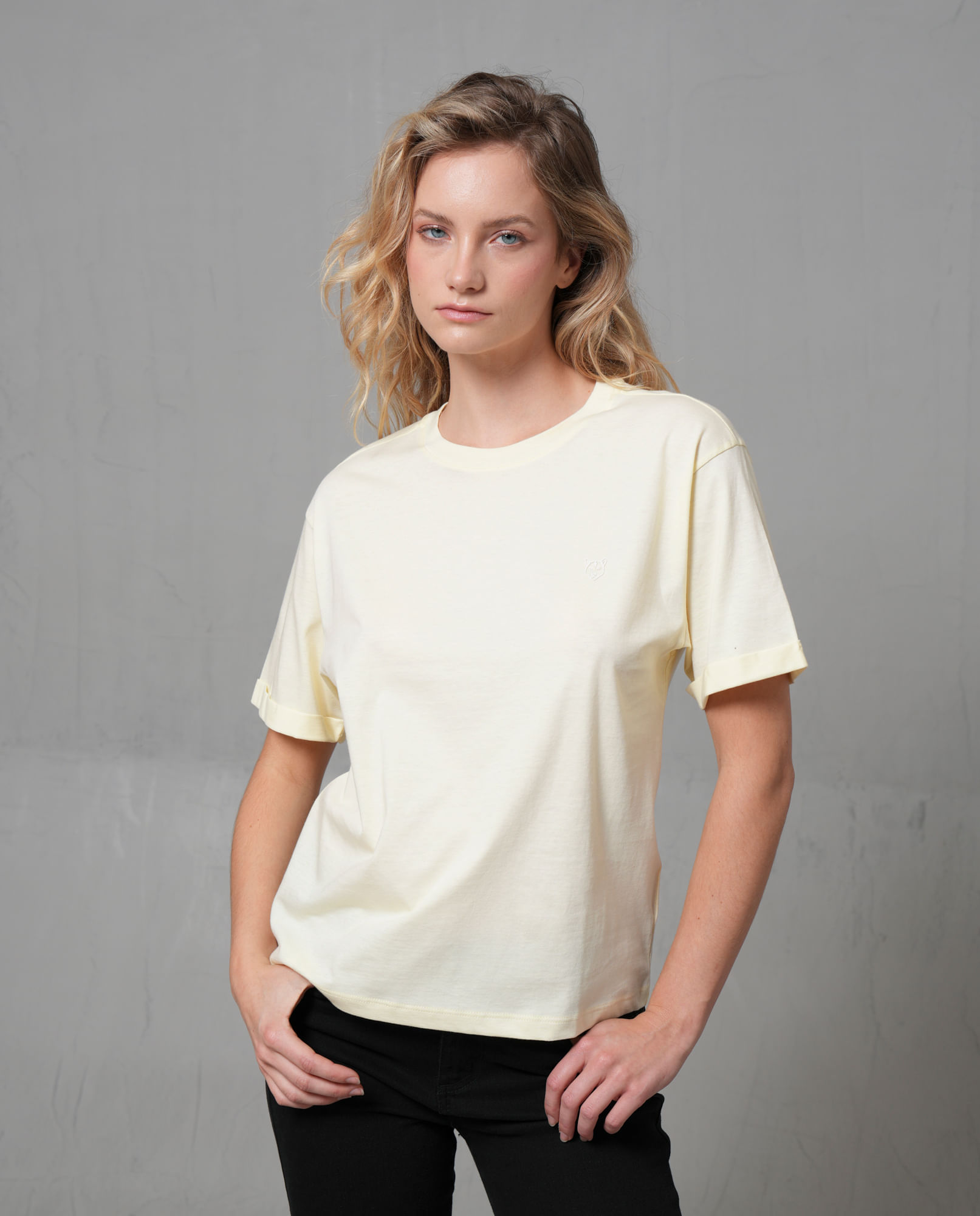 Camiseta básica con puma estampado para mujer