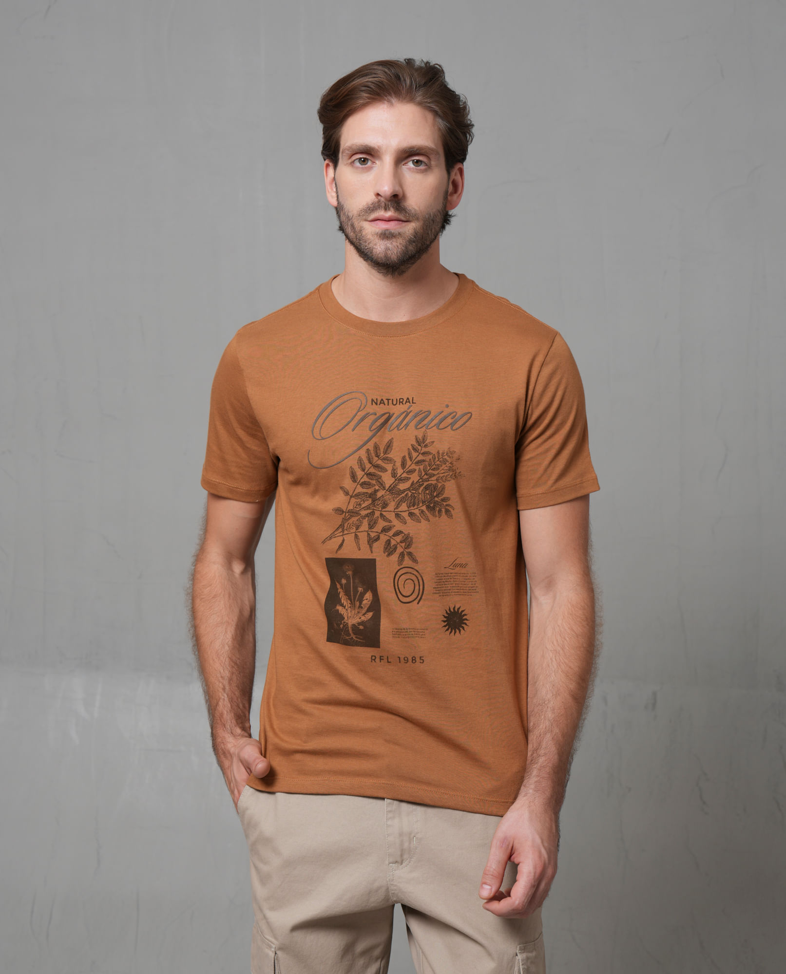 Camiseta con estampado en frente para hombre