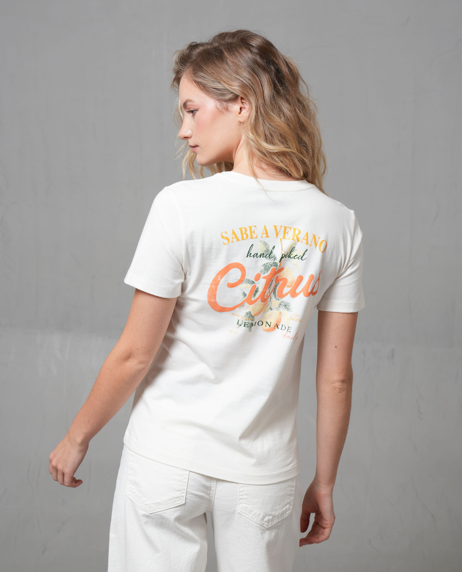 Camiseta con estampado en espalda para mujer