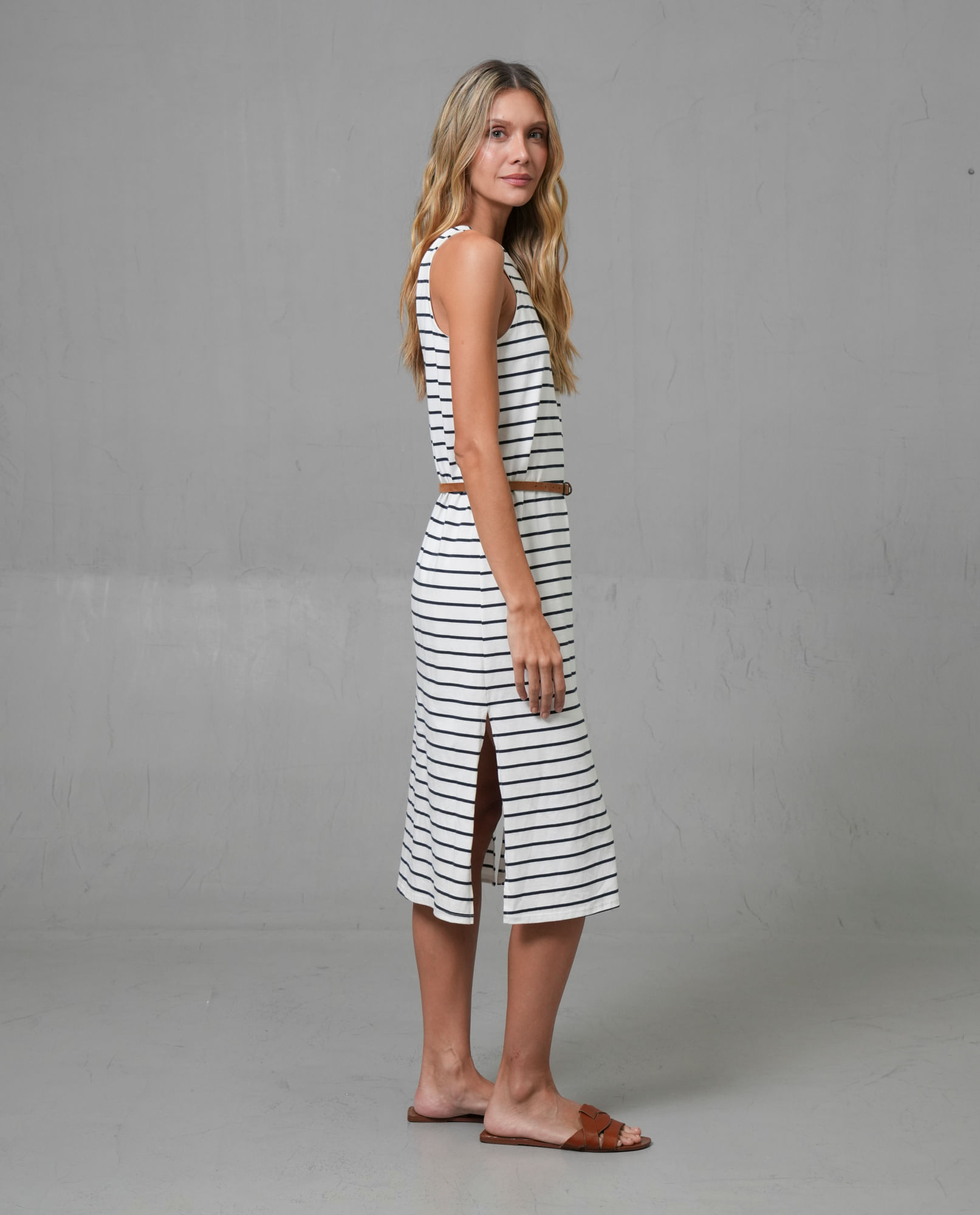 Vestido con diseño a rayas y cuello redondo para mujer