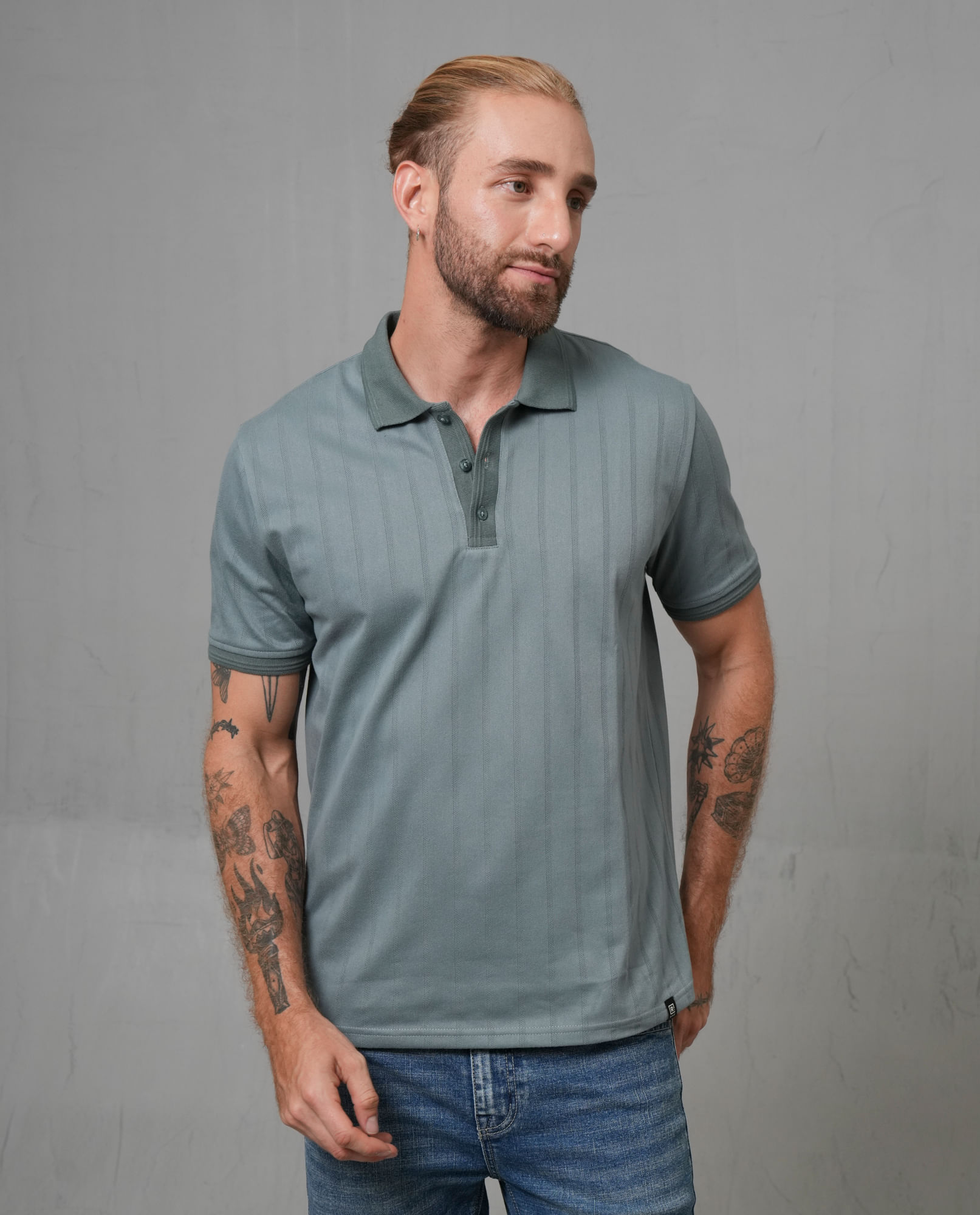 Polo con cuello tejido y tela con textura para hombre