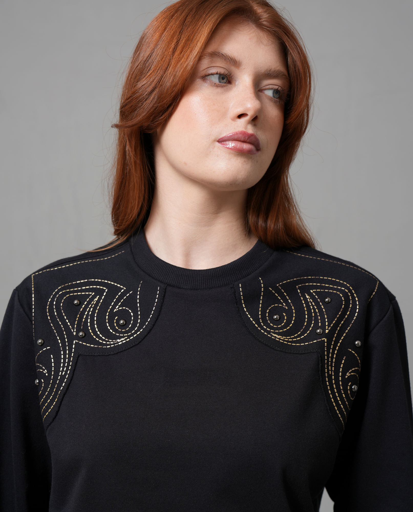 Buzo con cuello redondo para mujer