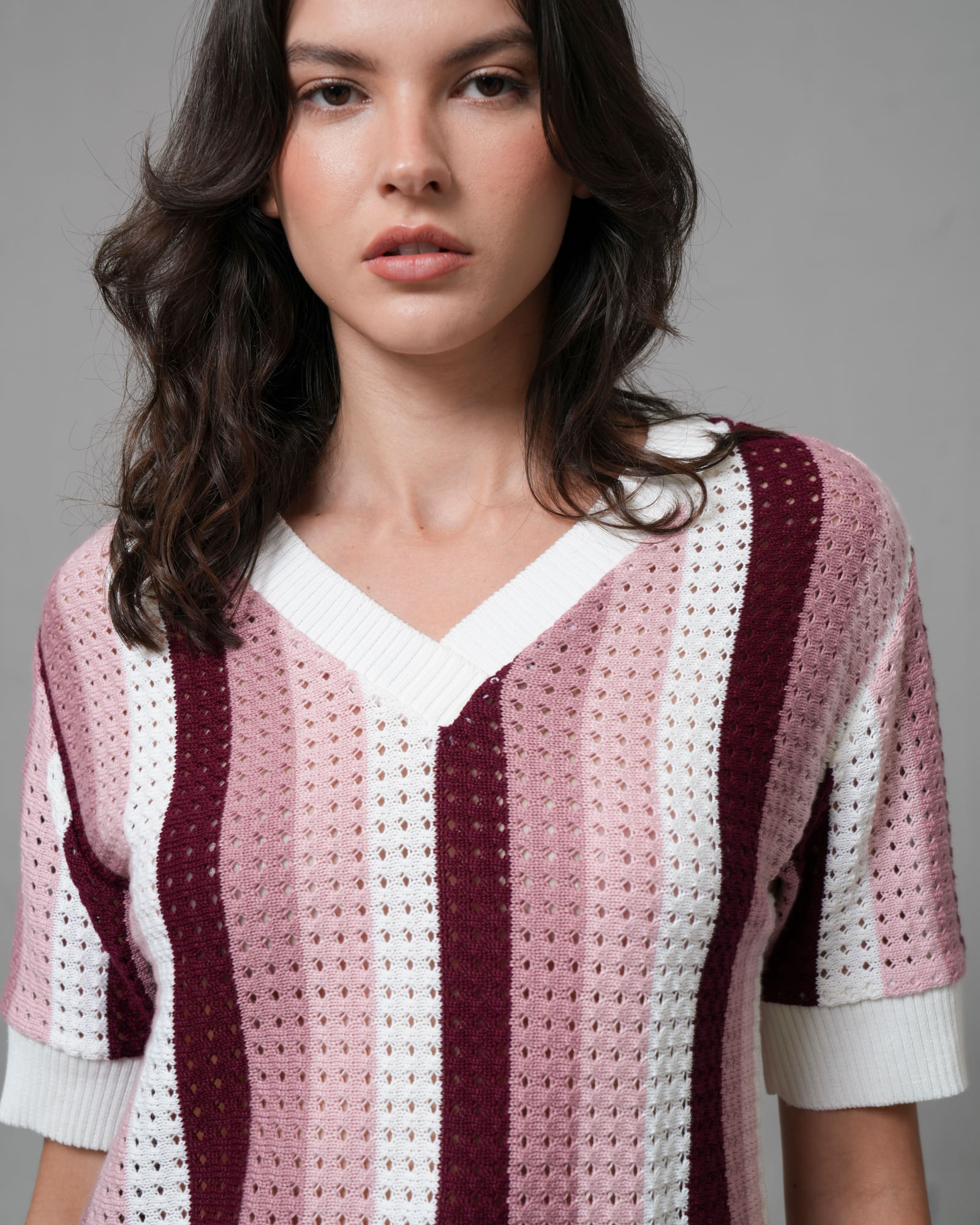 Chaleco tejido de rayas con escote en V para mujer