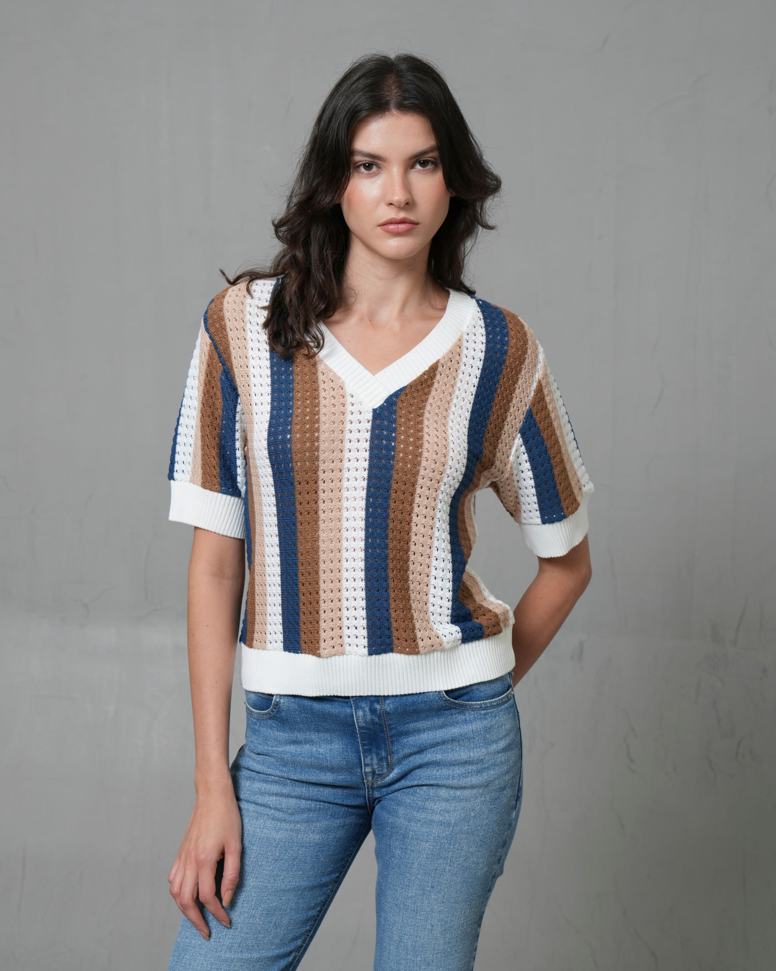 Chaleco tejido de rayas con escote en V
