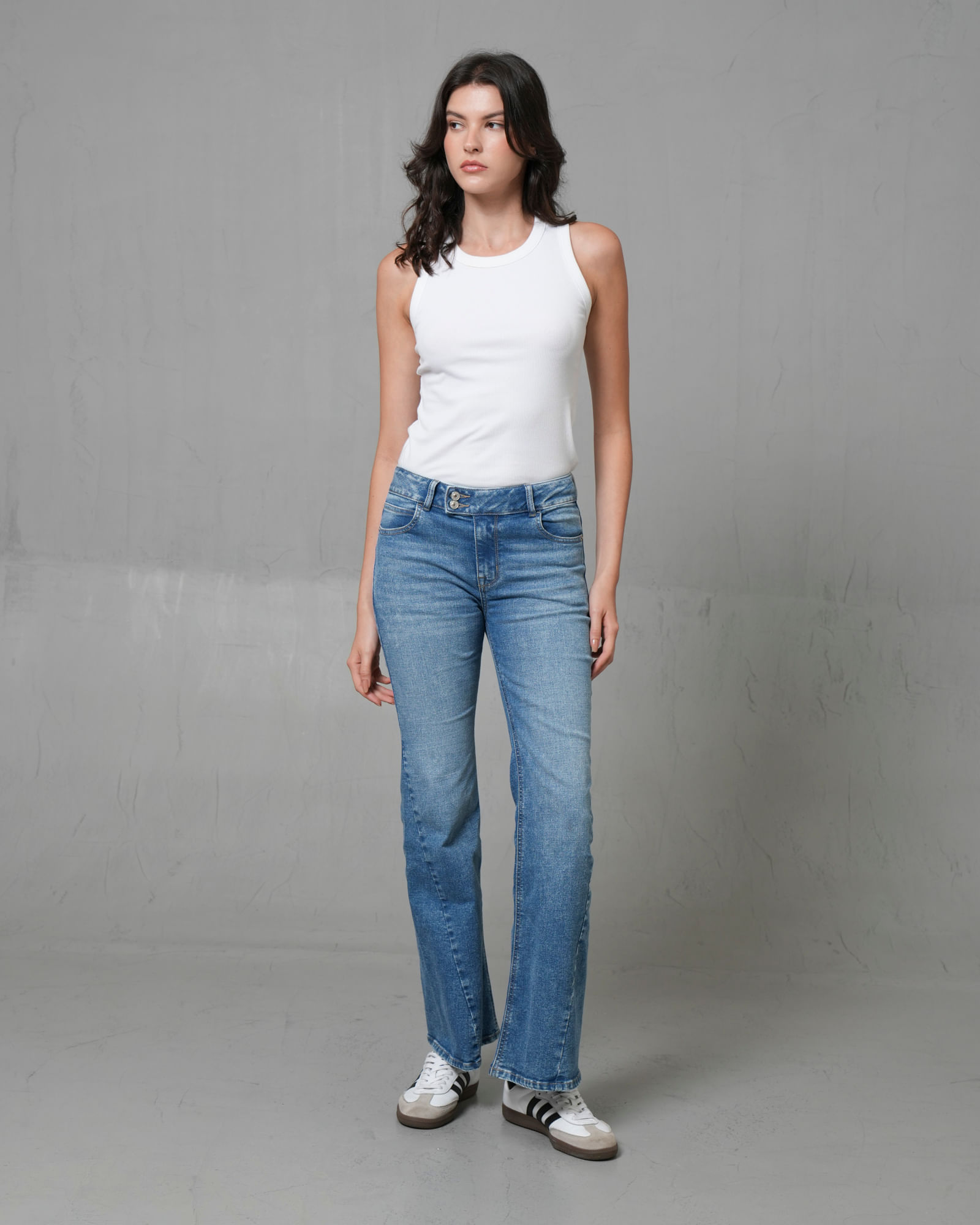 Jean Flare tono claro para mujer