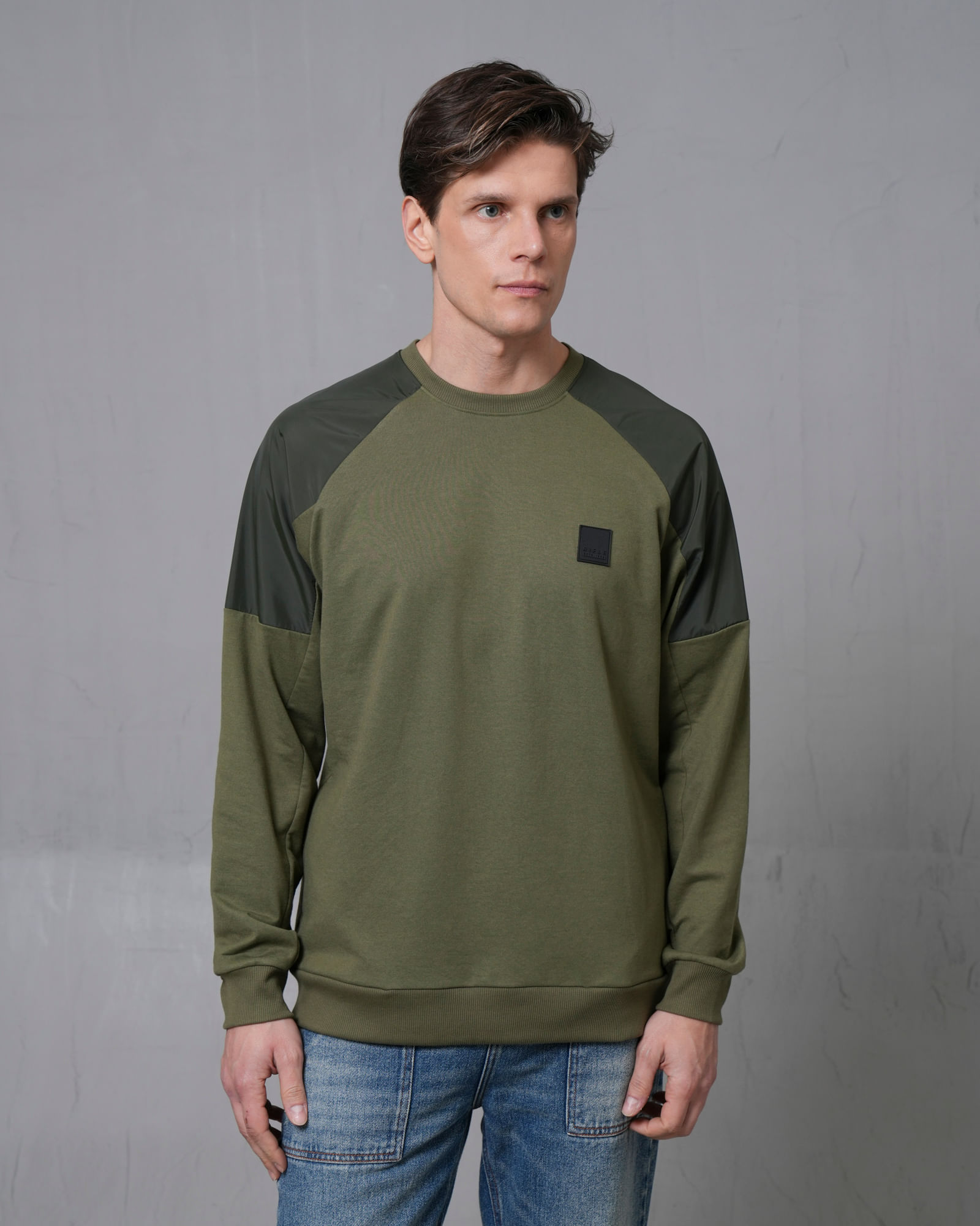 Buzo con marquilla decorativa para hombre