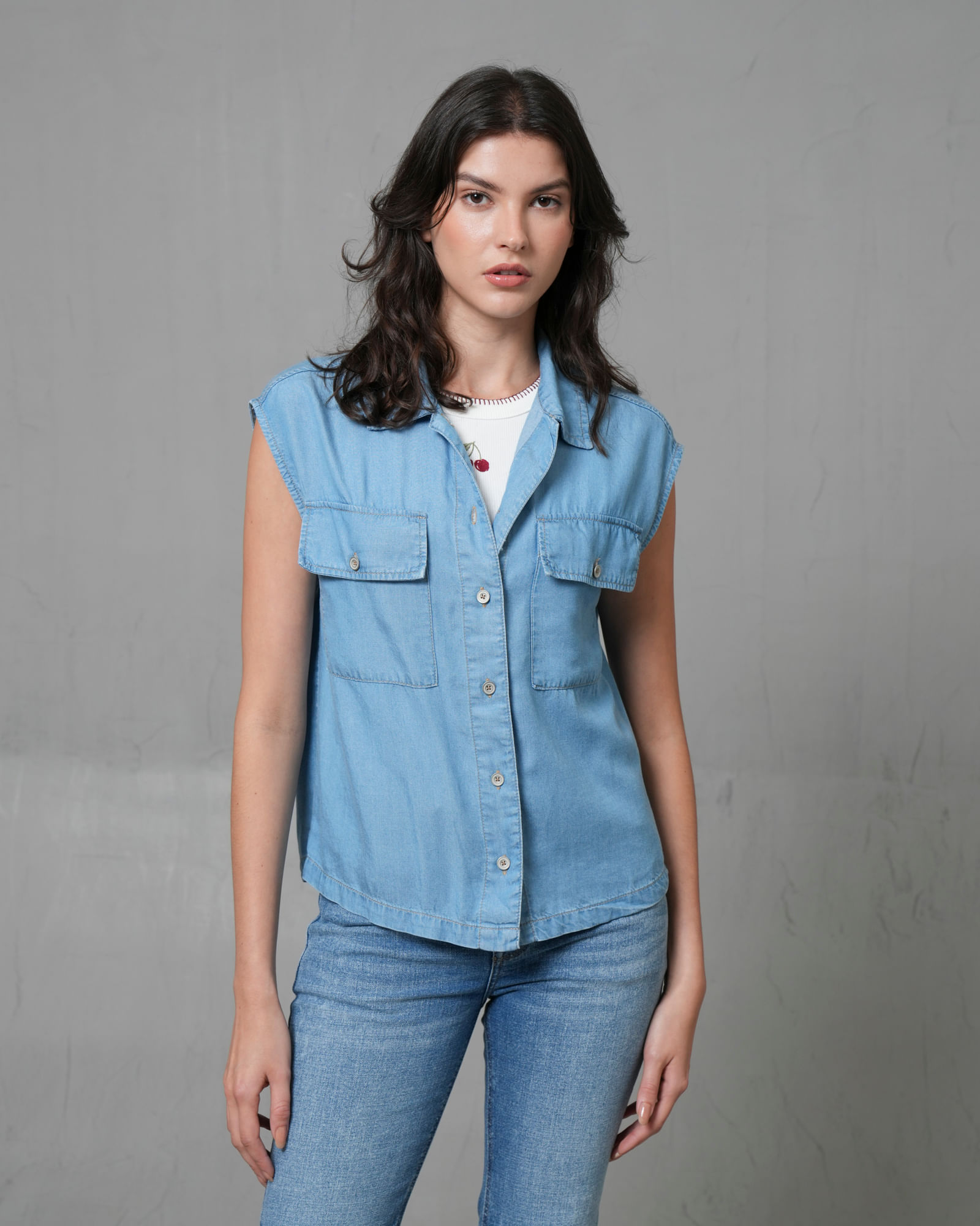 Camisa con bolsillos en frente para mujer