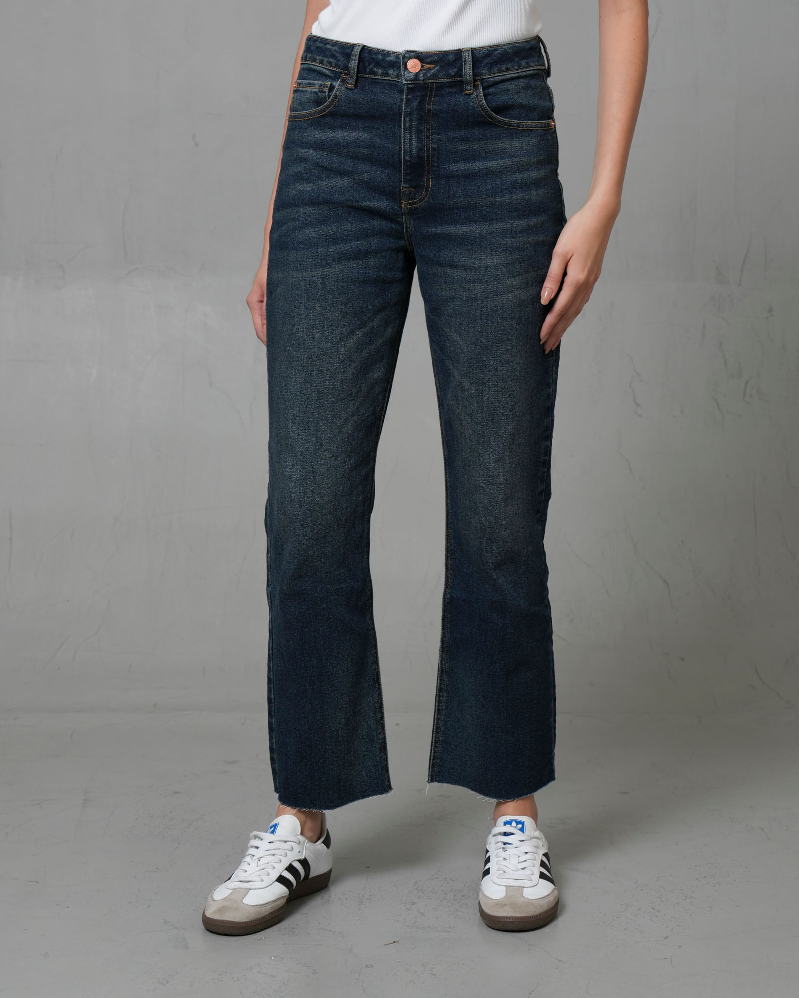 Jean Straight tiro alto en tono oscuro para mujer