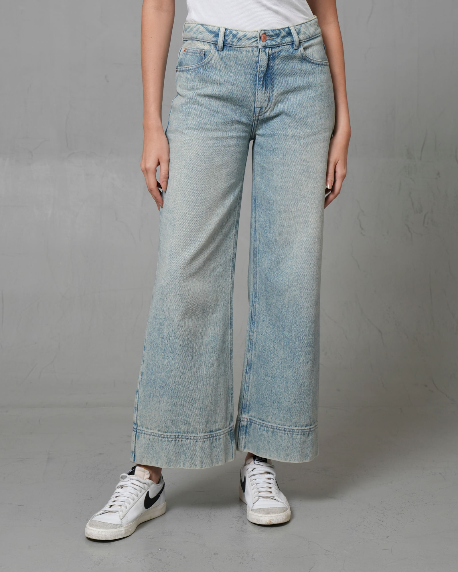 Jean Wide Leg tono claro con tiro alto para mujer