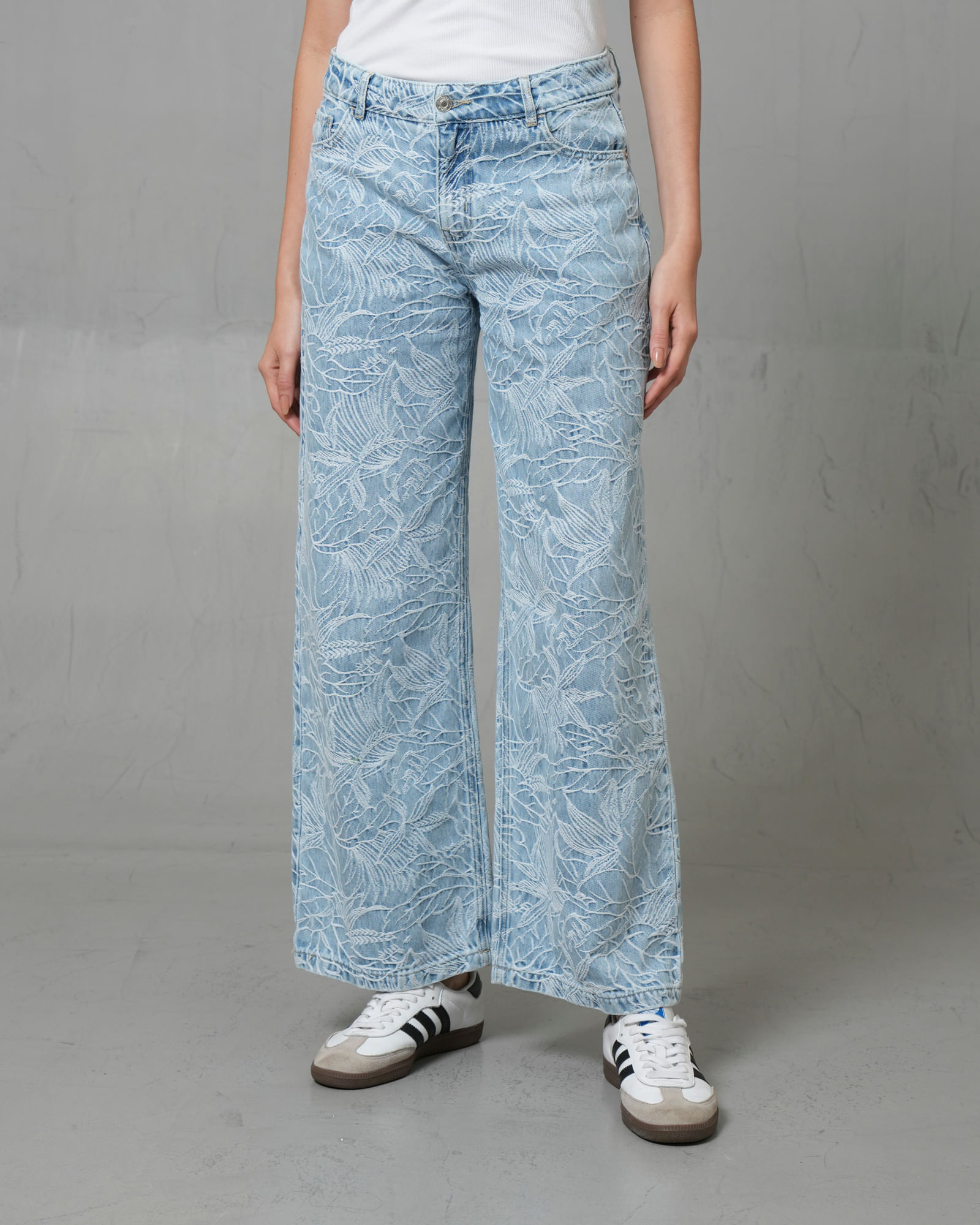 Jean Wide Leg tono claro con bordado para mujer