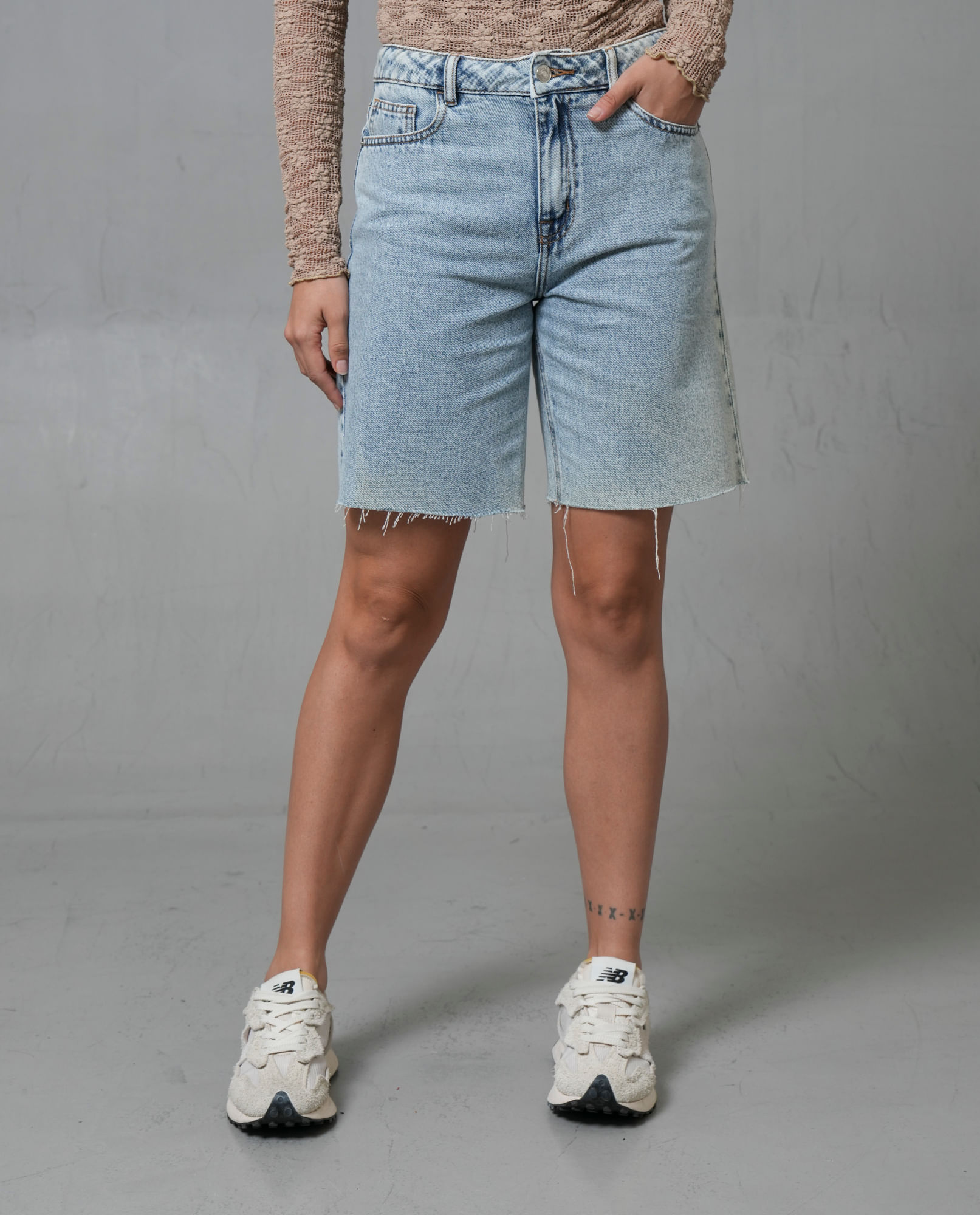 Bermuda tiro medio en denim para mujer