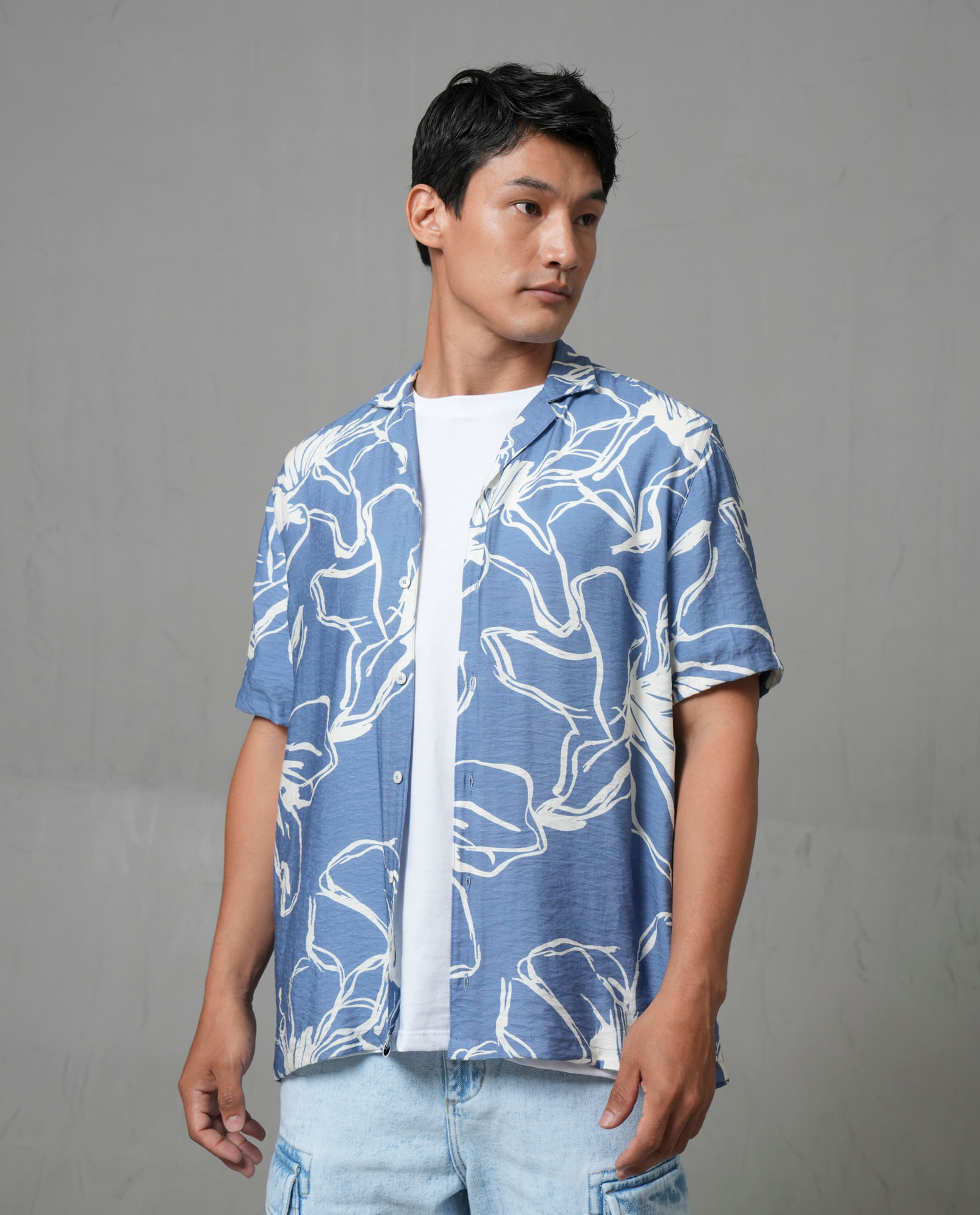 Camisa tipo risort con estampado de hojas para hombre