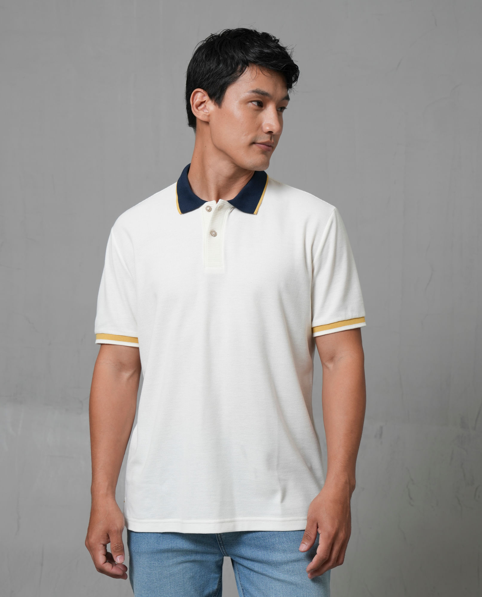 Polo texturizada con cuello de colores para hombre