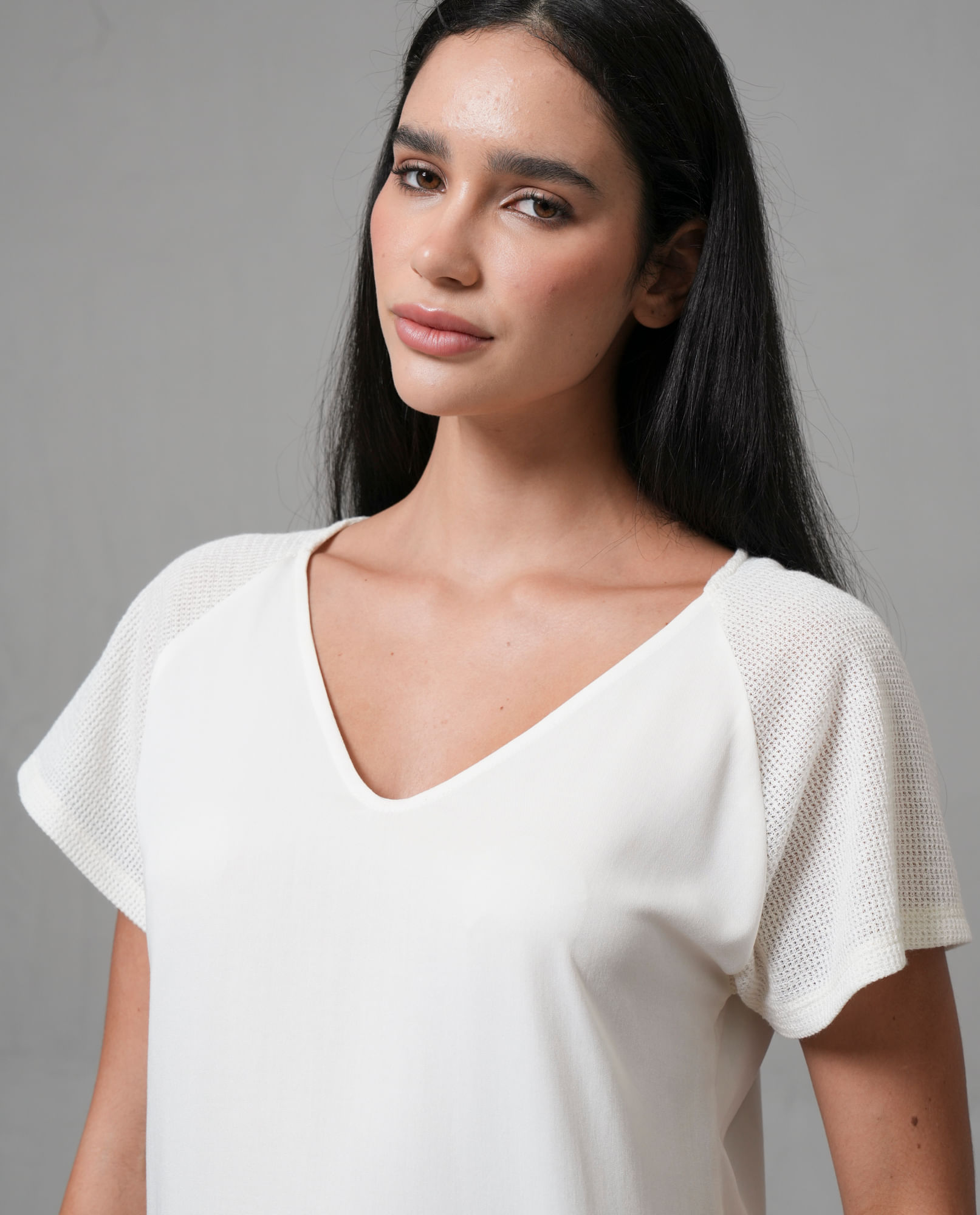 Camisa manga corta con cuello en V para mujer