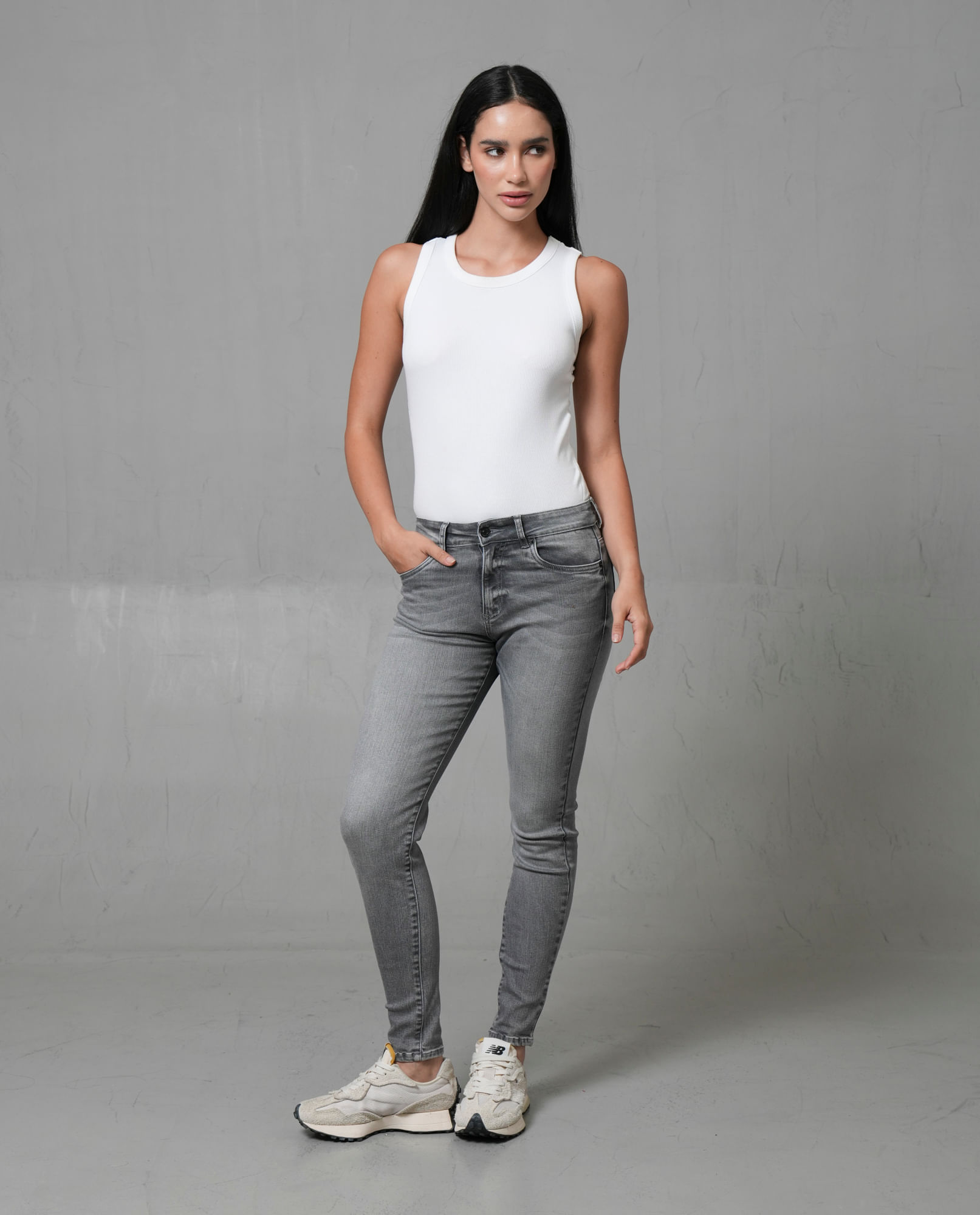 Jean Jegging ajustado color gris para mujer