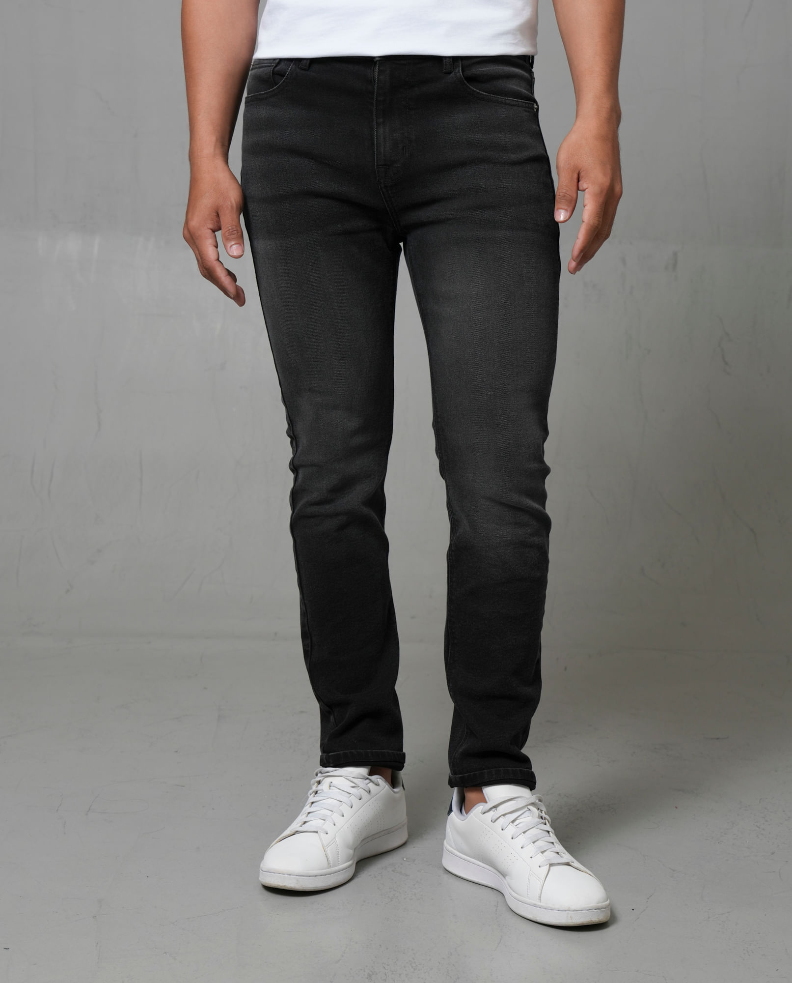 Jean Slim tono negro para hombre