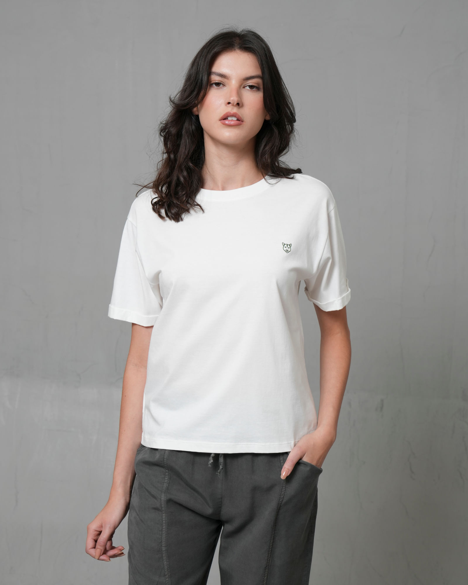 Camiseta básica con puma estampado para mujer